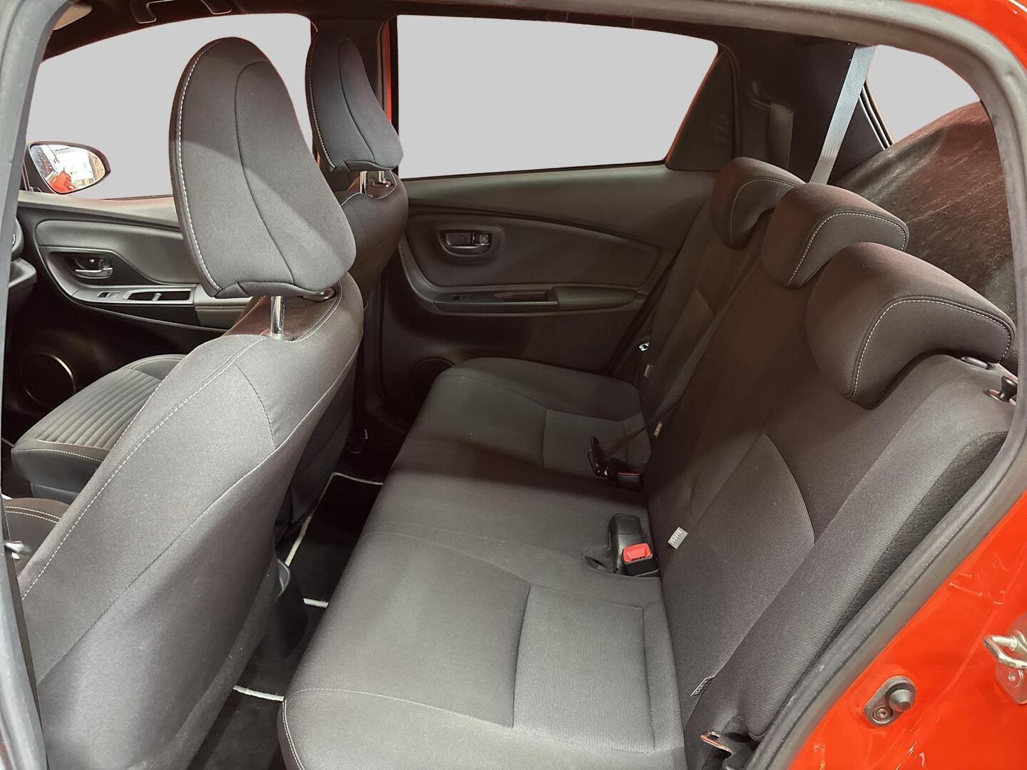 TOYOTA Yaris 2017