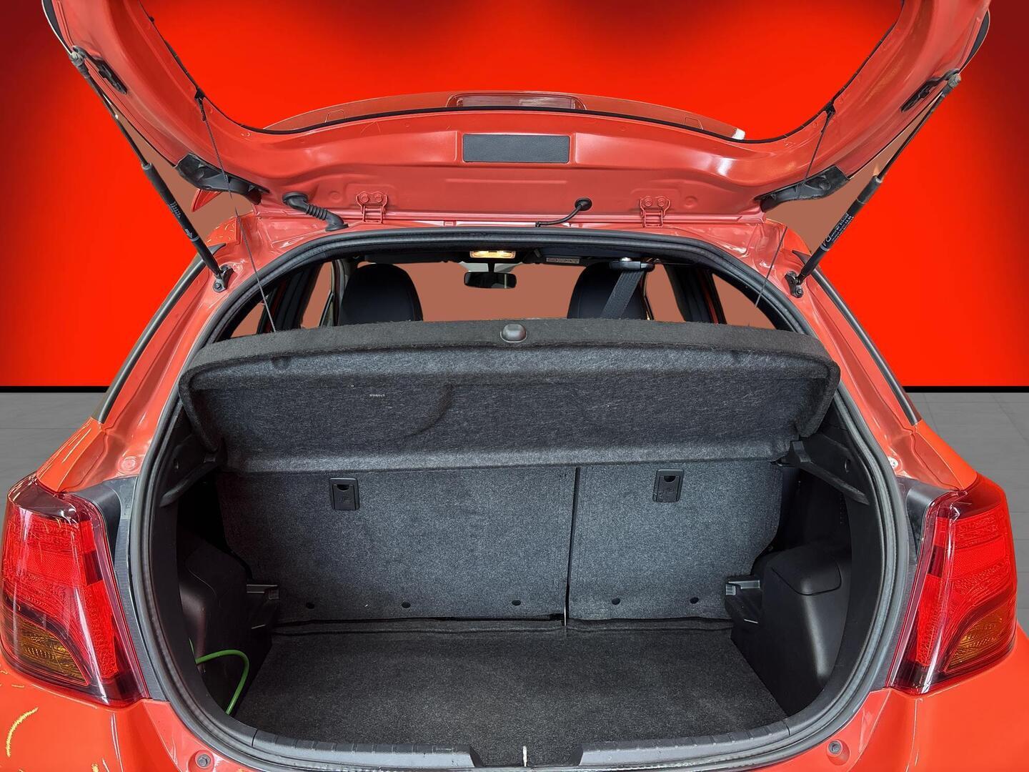 TOYOTA Yaris 2017