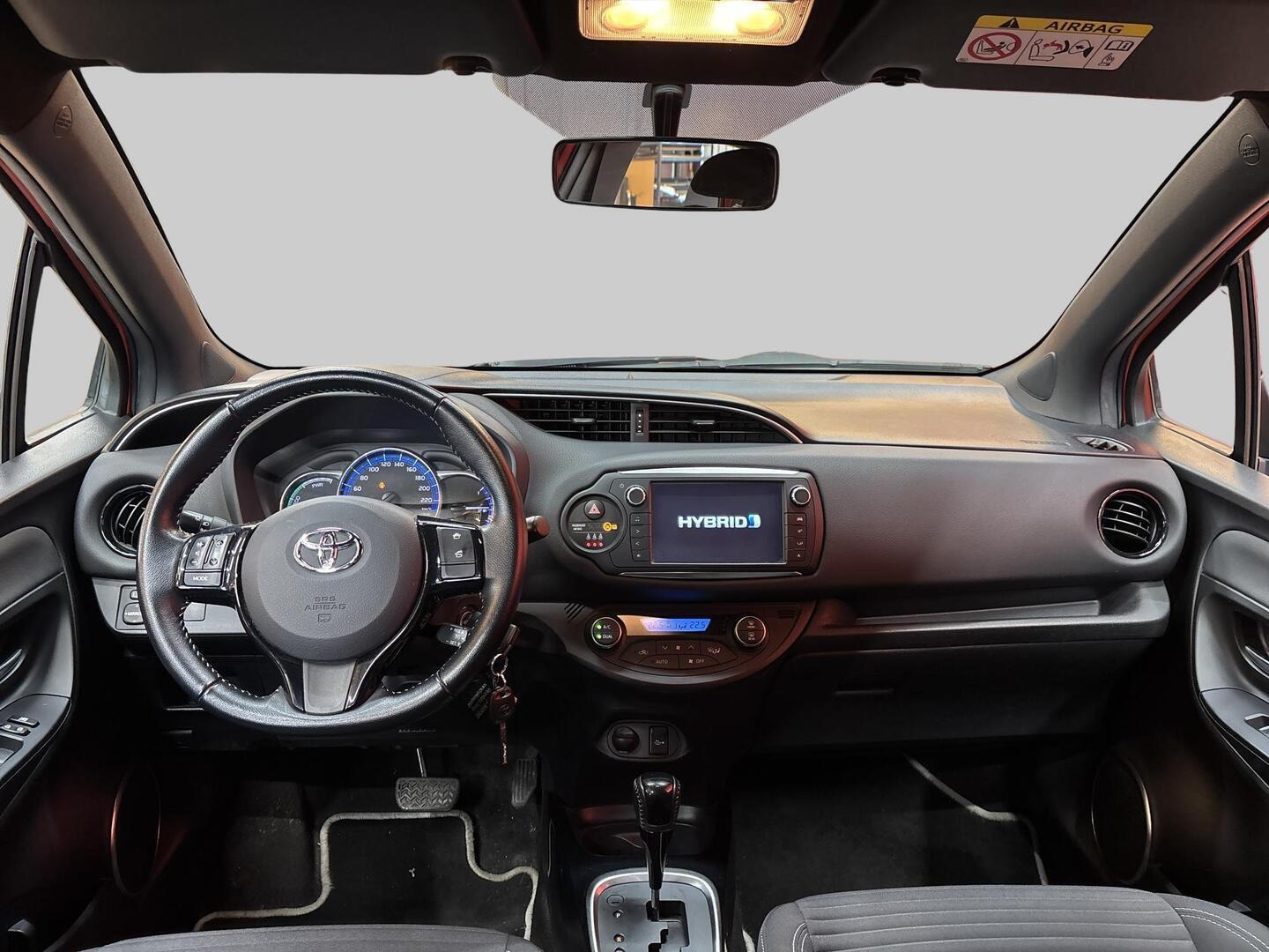 TOYOTA Yaris 2017
