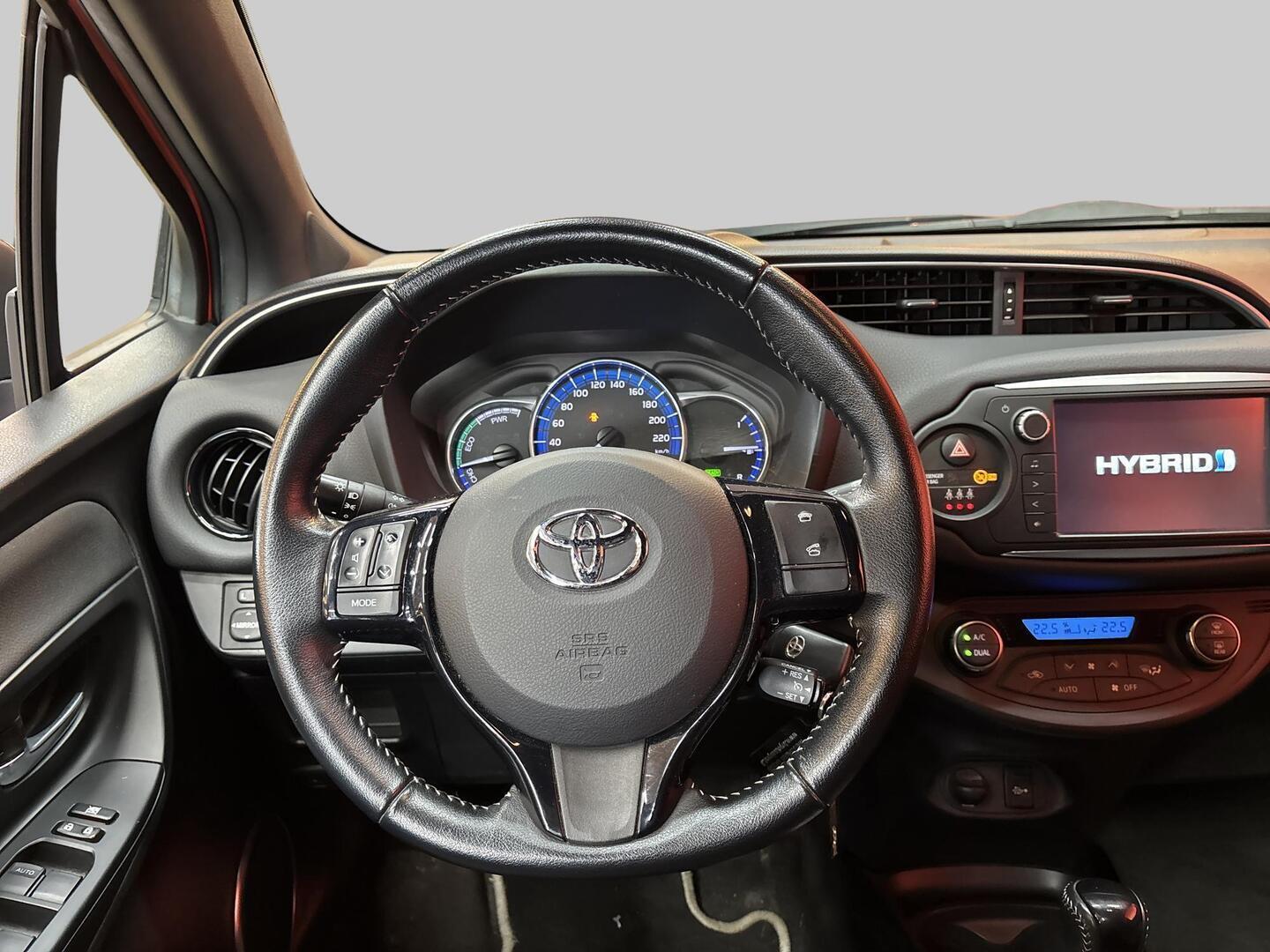 TOYOTA Yaris 2017