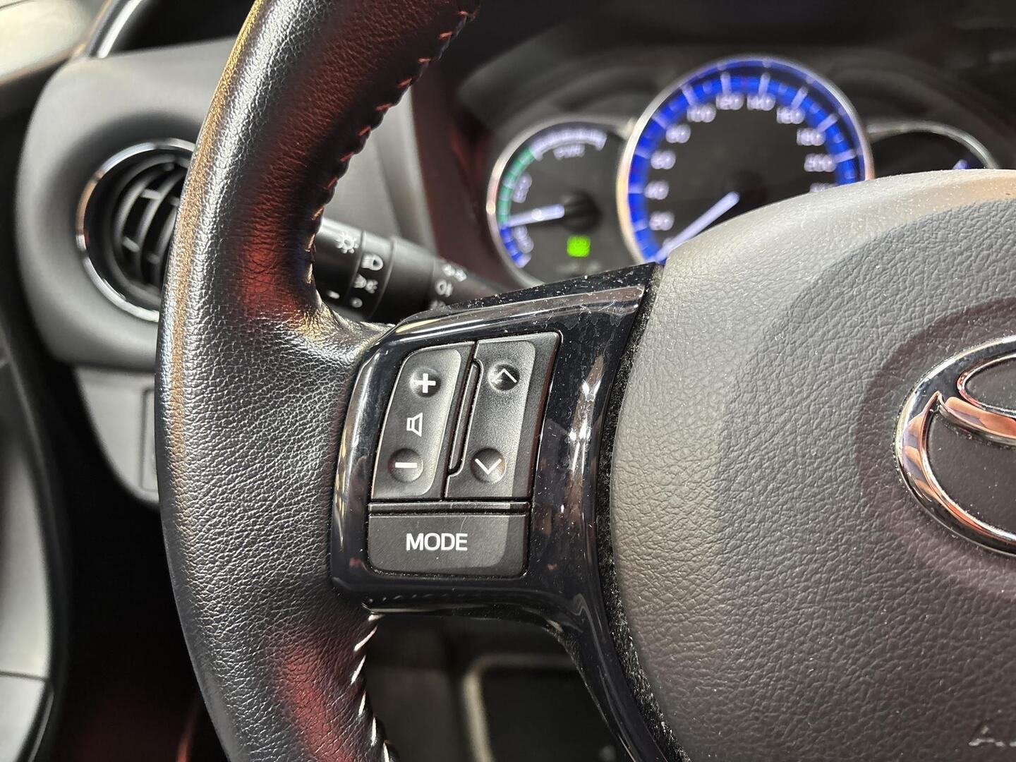 TOYOTA Yaris 2017