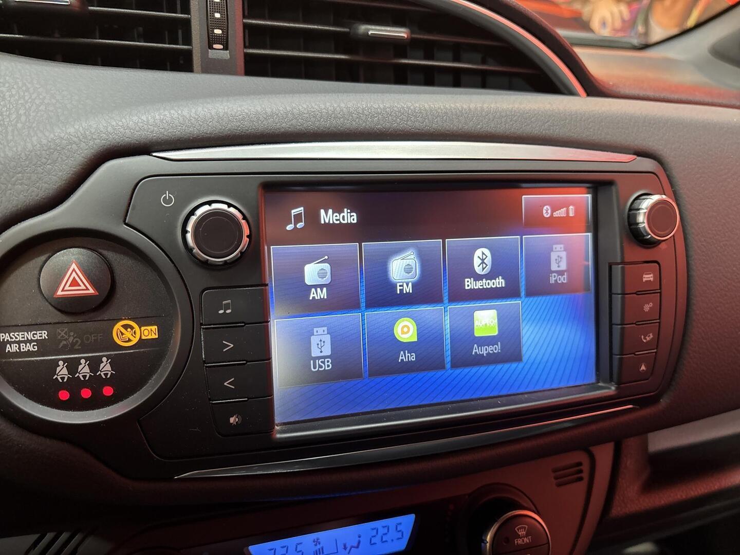 TOYOTA Yaris 2017