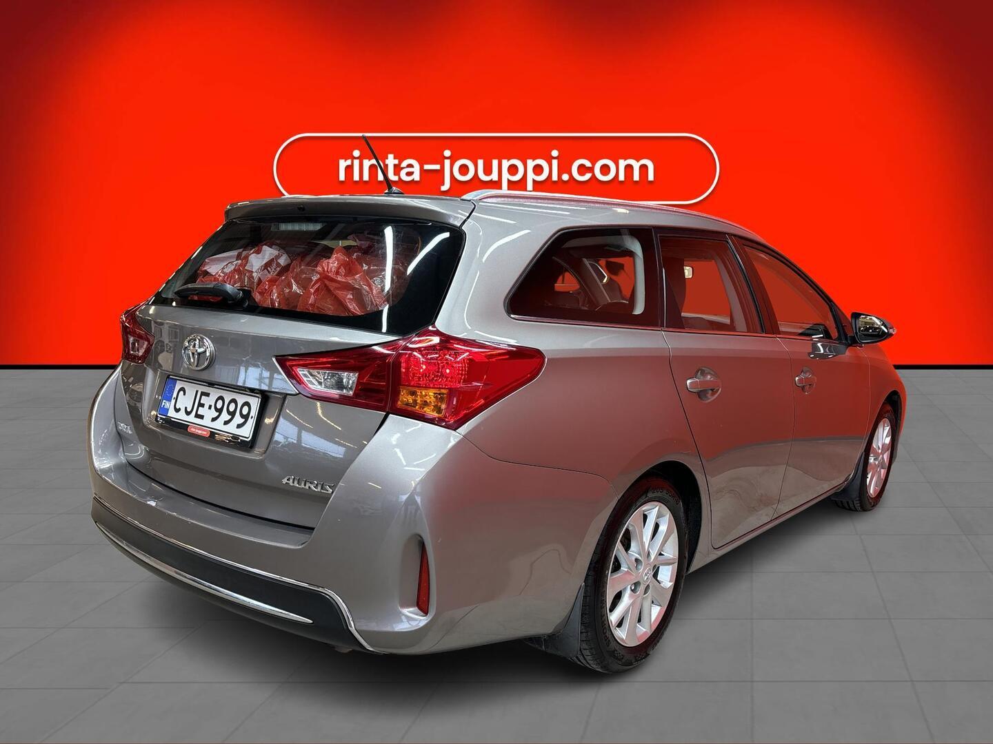 TOYOTA Auris 2013