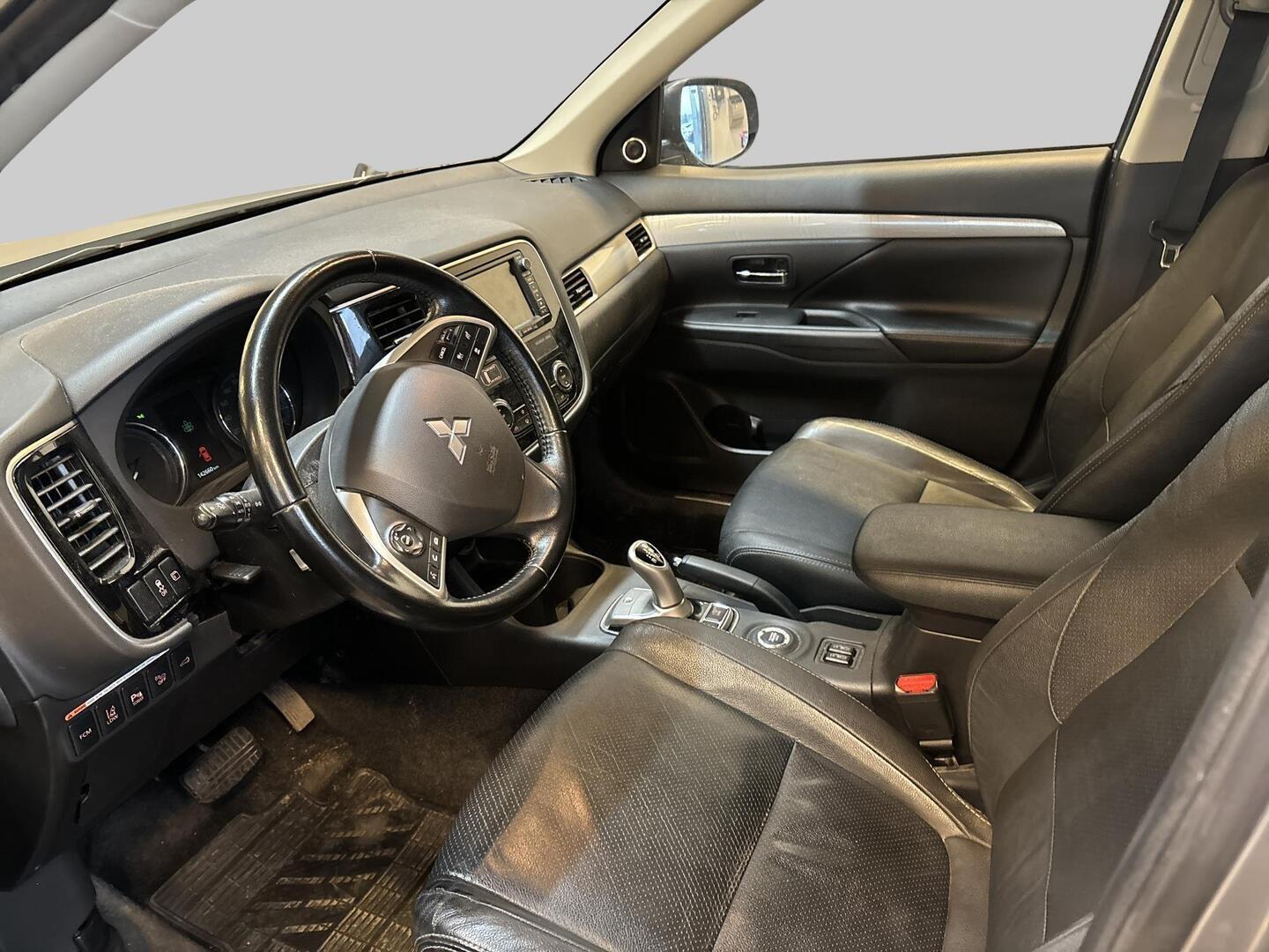 MITSUBISHI Outlander PHEV 2014