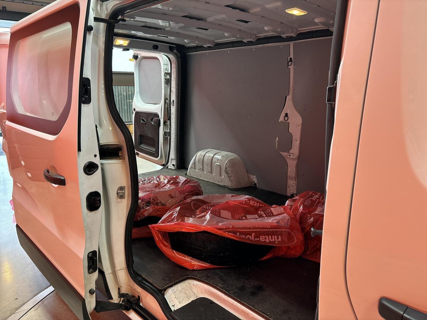 RENAULT TRAFIC 2020