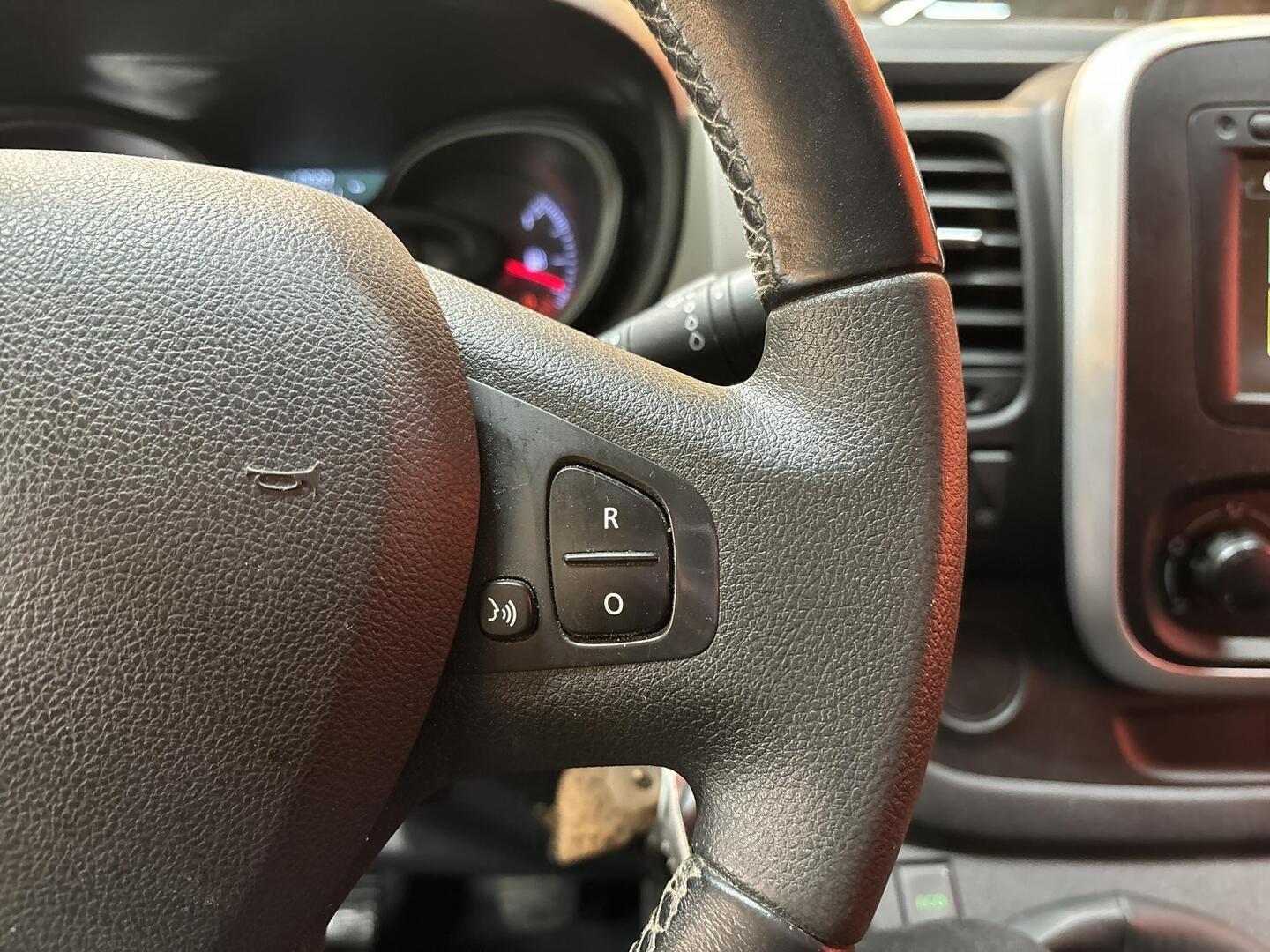 RENAULT TRAFIC 2020