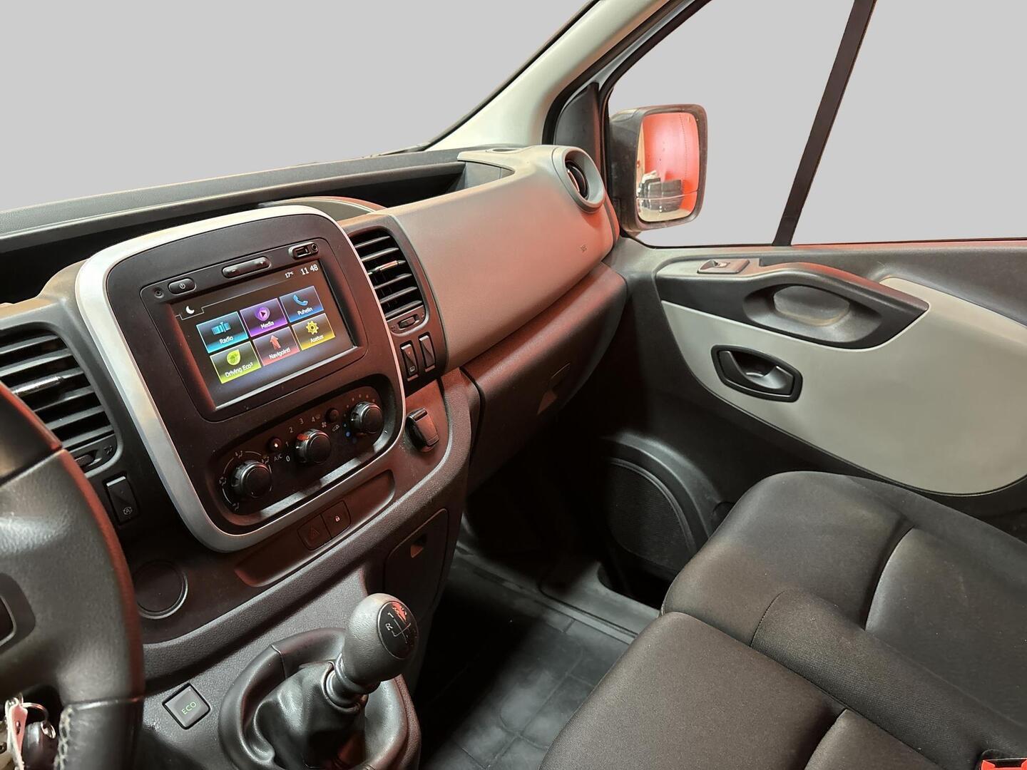 RENAULT TRAFIC 2020