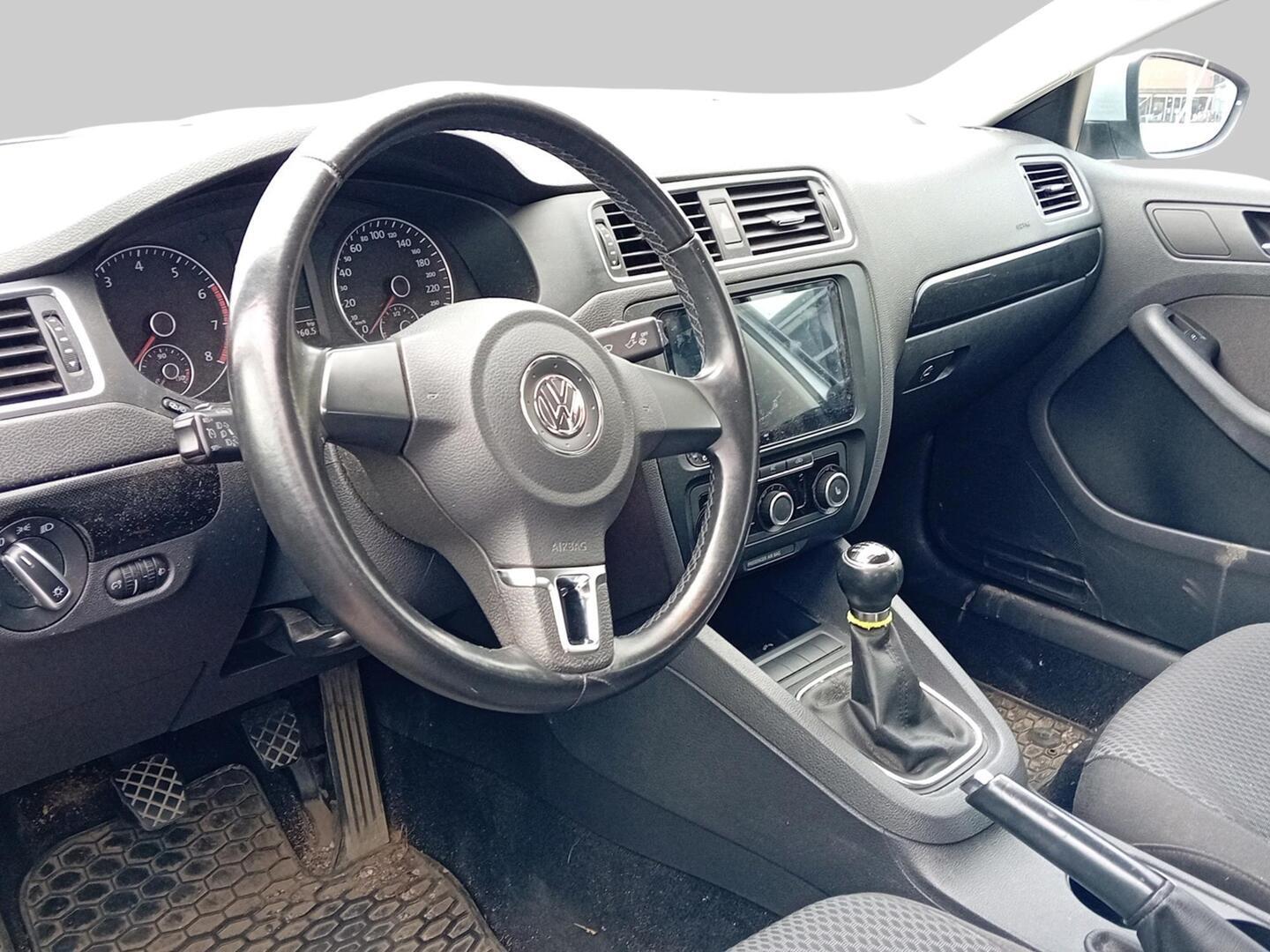 VOLKSWAGEN Jetta 2012