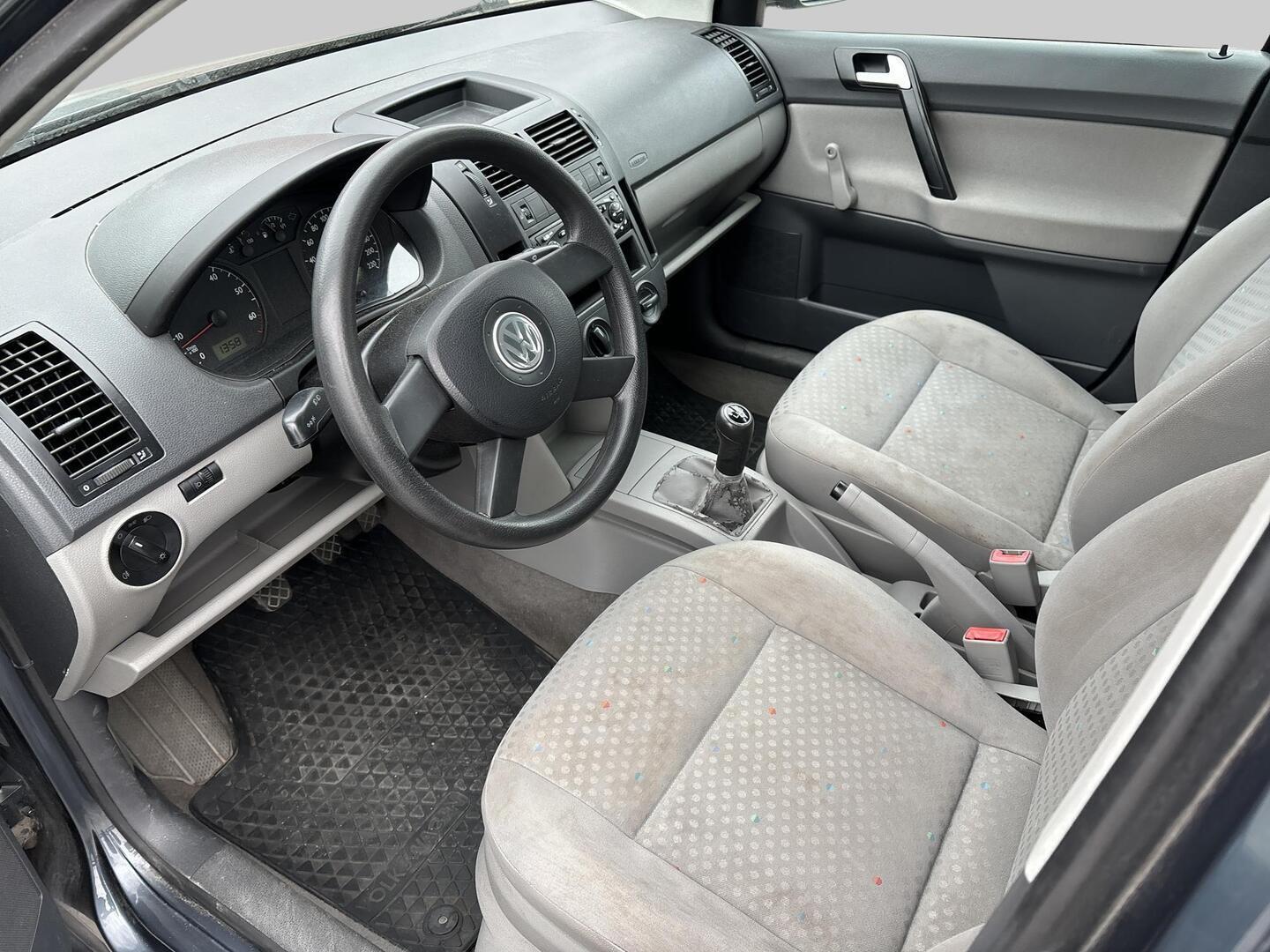 VOLKSWAGEN Polo 2003