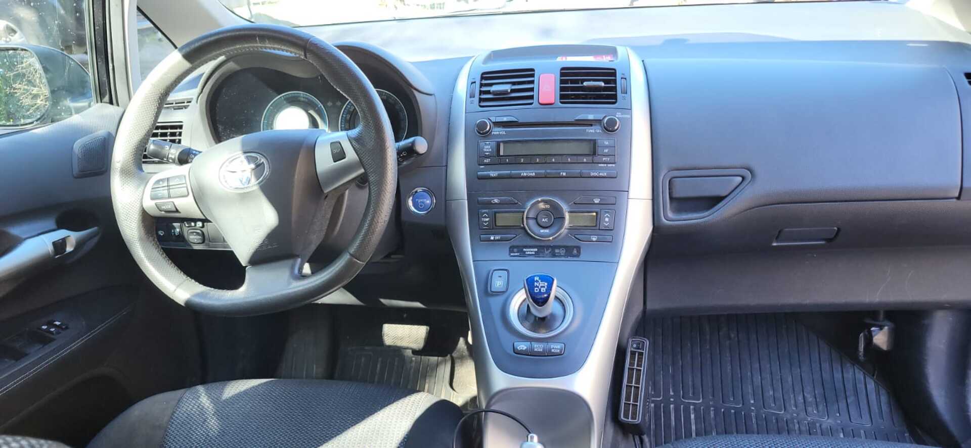 TOYOTA Auris 2012