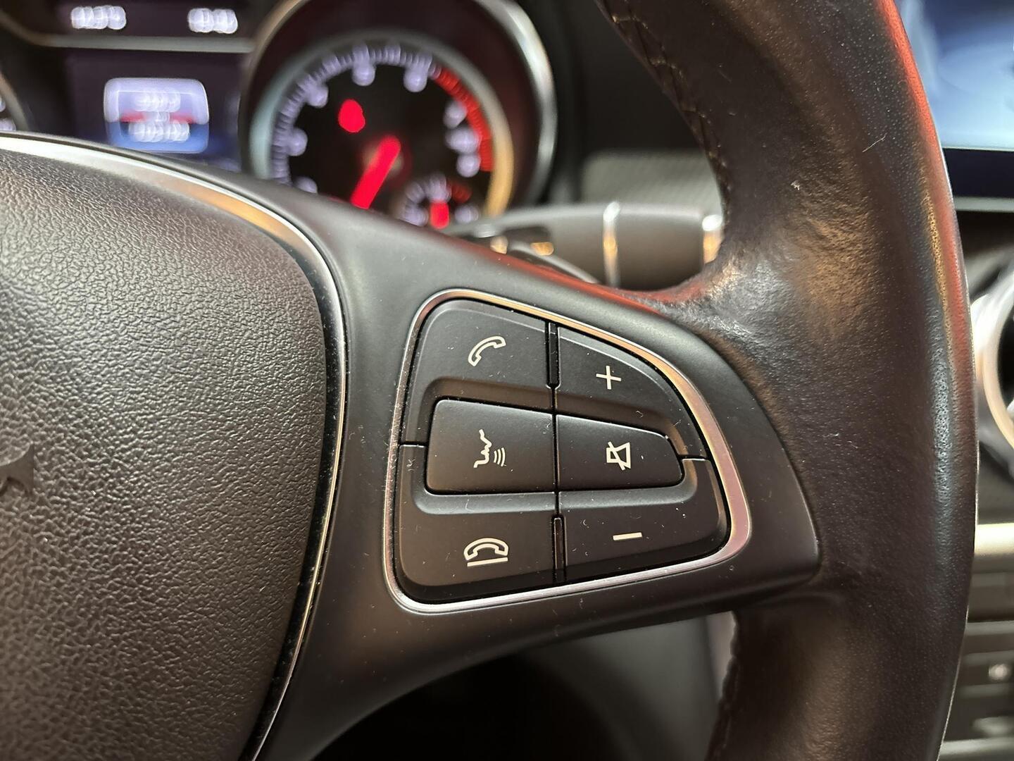 MERCEDES-BENZ GLA 2019