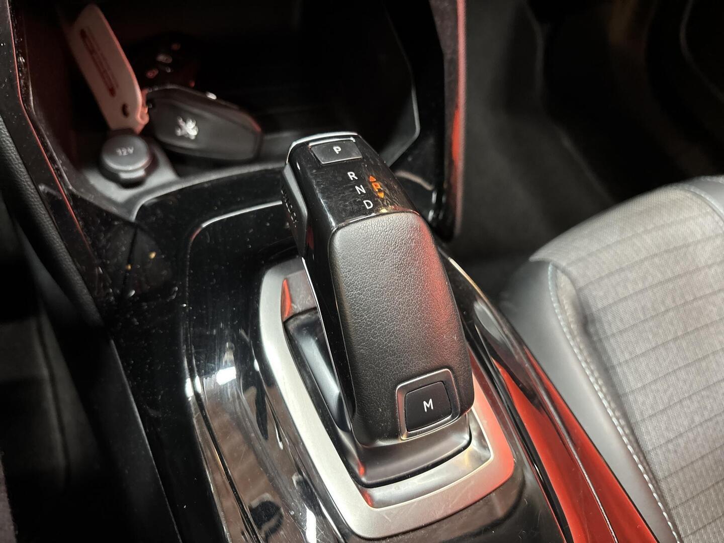 PEUGEOT 2008 2021
