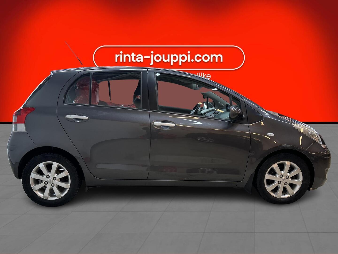 TOYOTA Yaris 2010