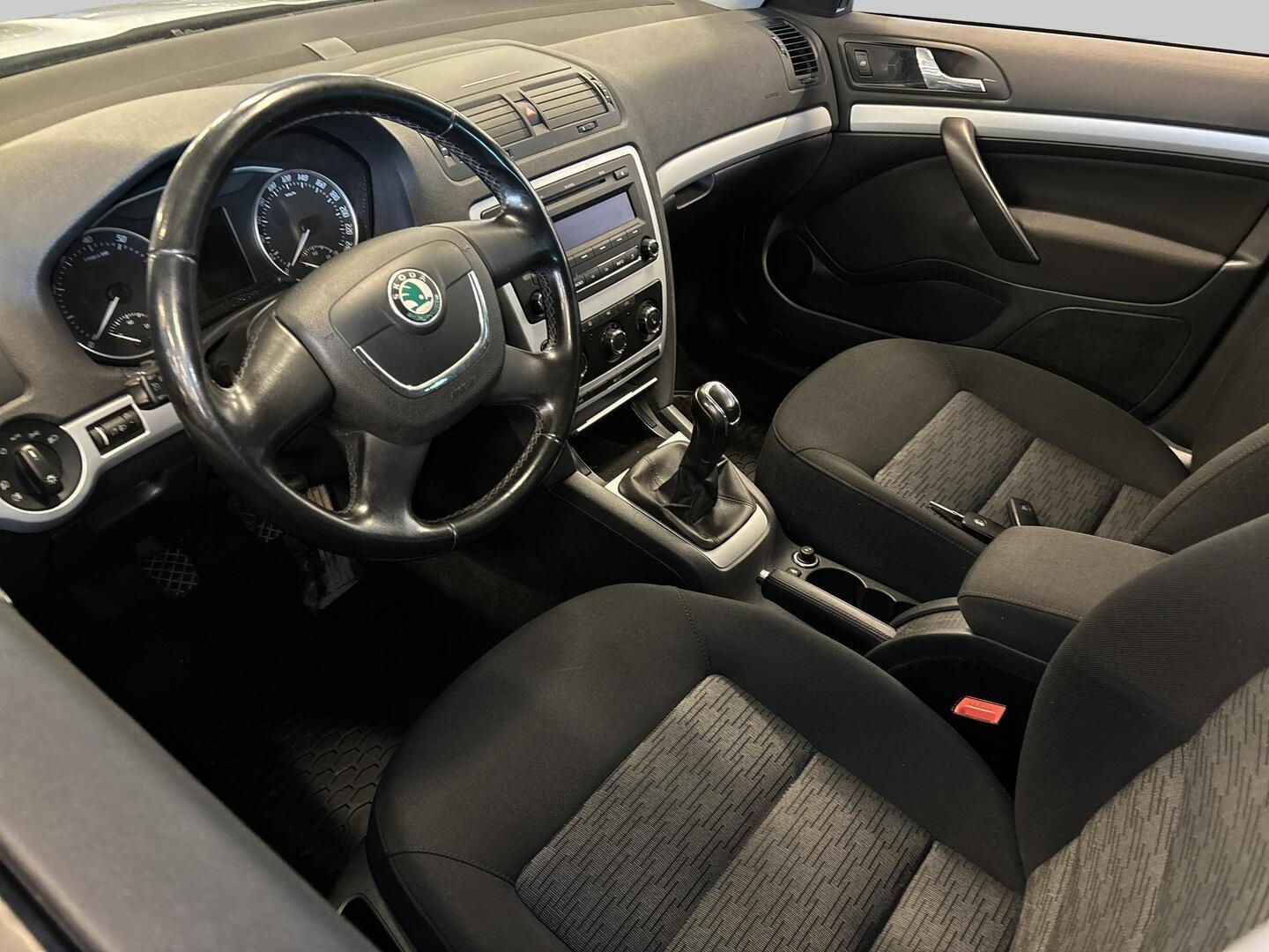 SKODA Octavia 2012