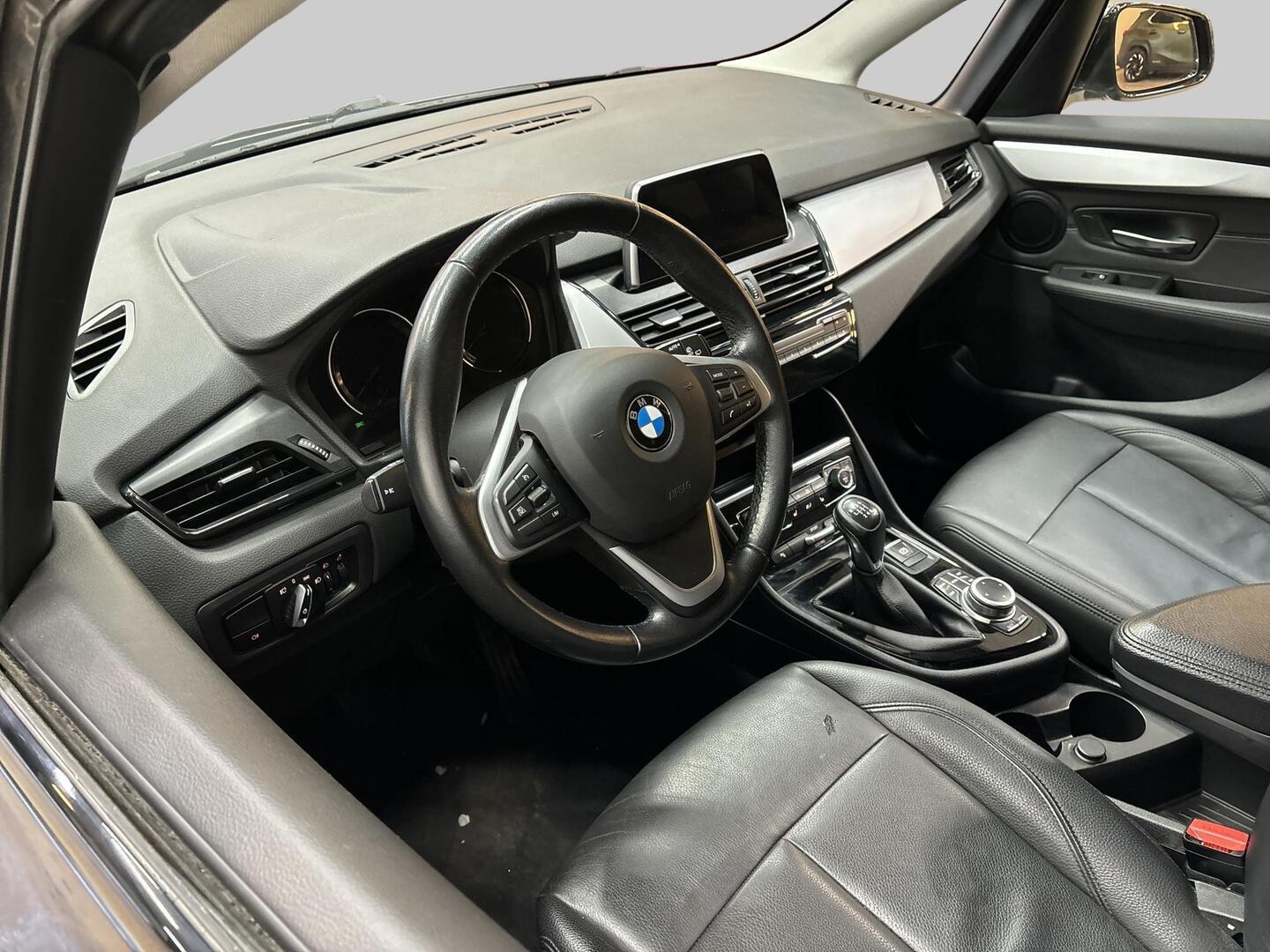 BMW 216 2019