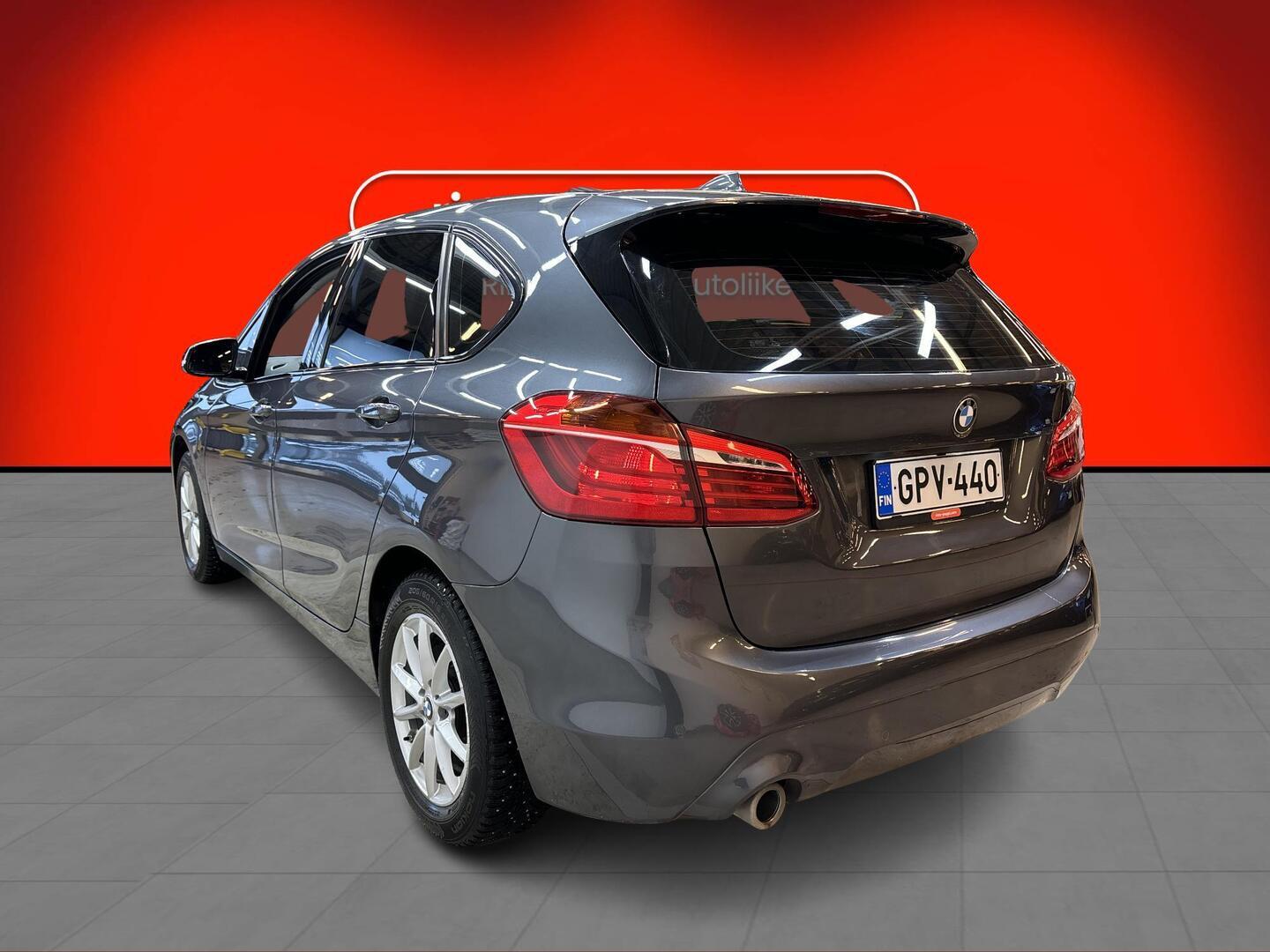 BMW 216 2019