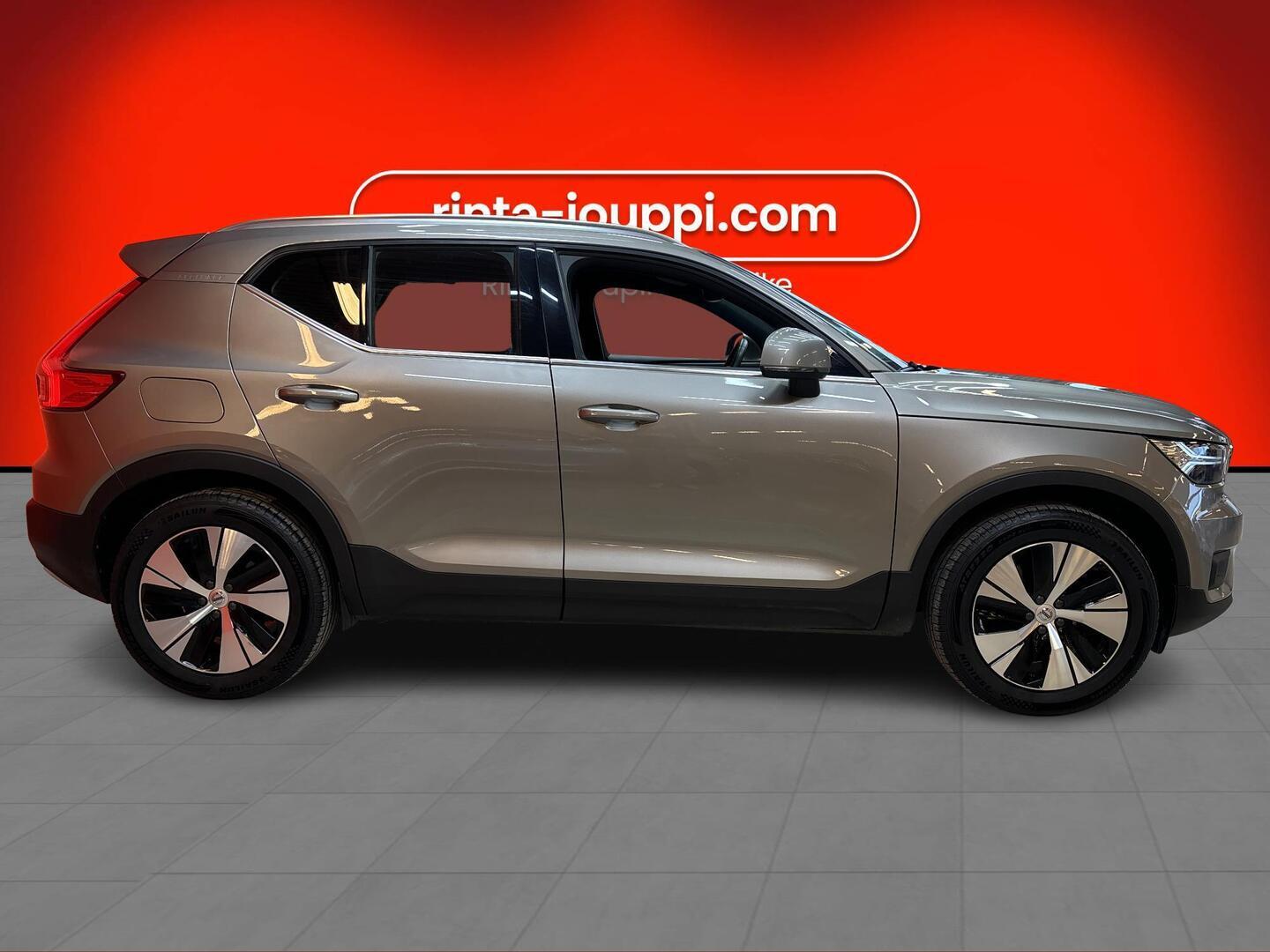 VOLVO XC40 2021