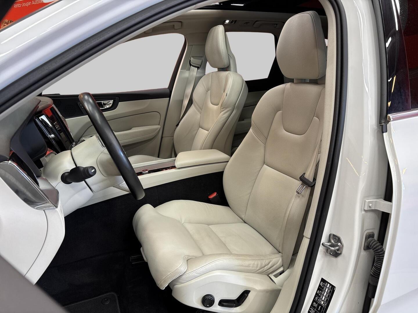 VOLVO XC60 2018