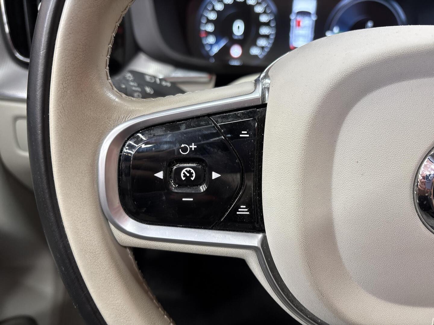 VOLVO XC60 2018