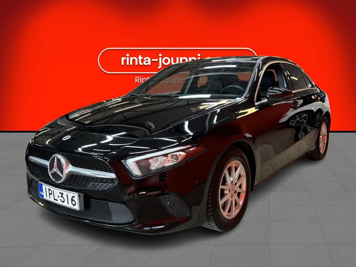 MERCEDES-BENZ A 2022