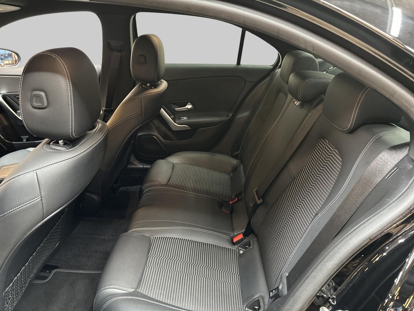 MERCEDES-BENZ A 2022