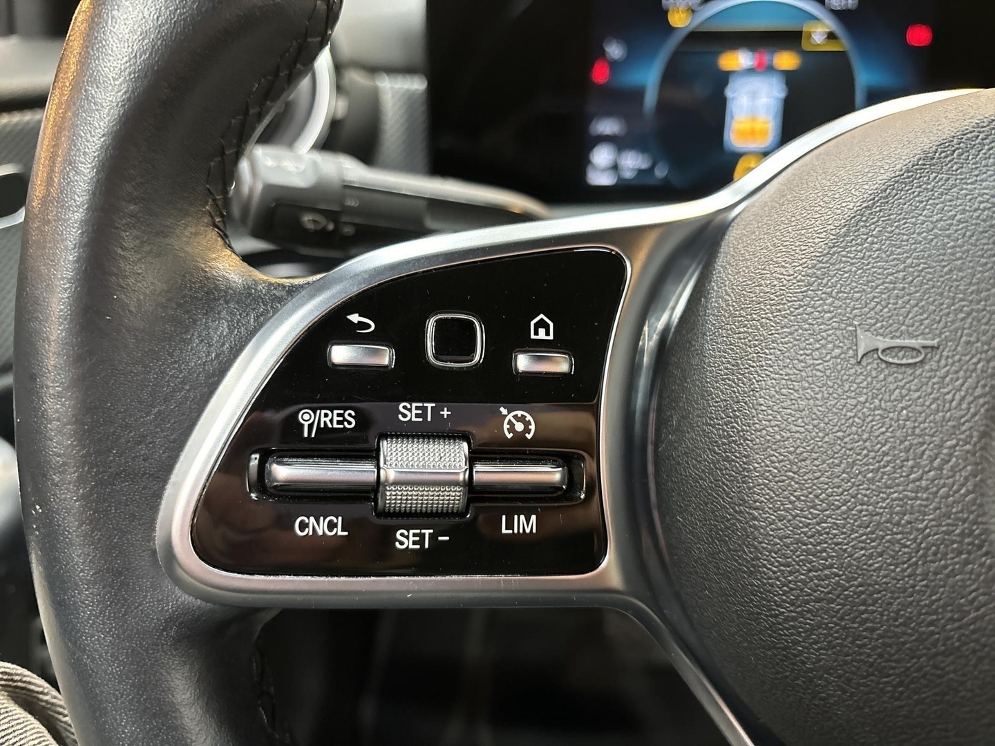 MERCEDES-BENZ A 2022