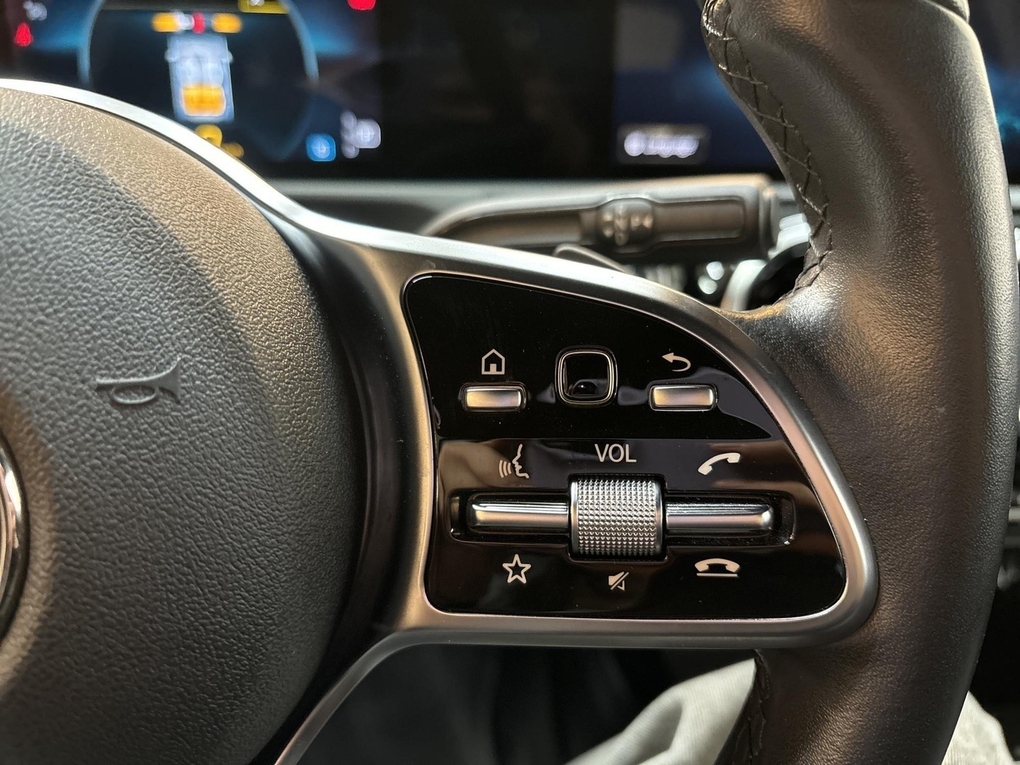 MERCEDES-BENZ A 2022