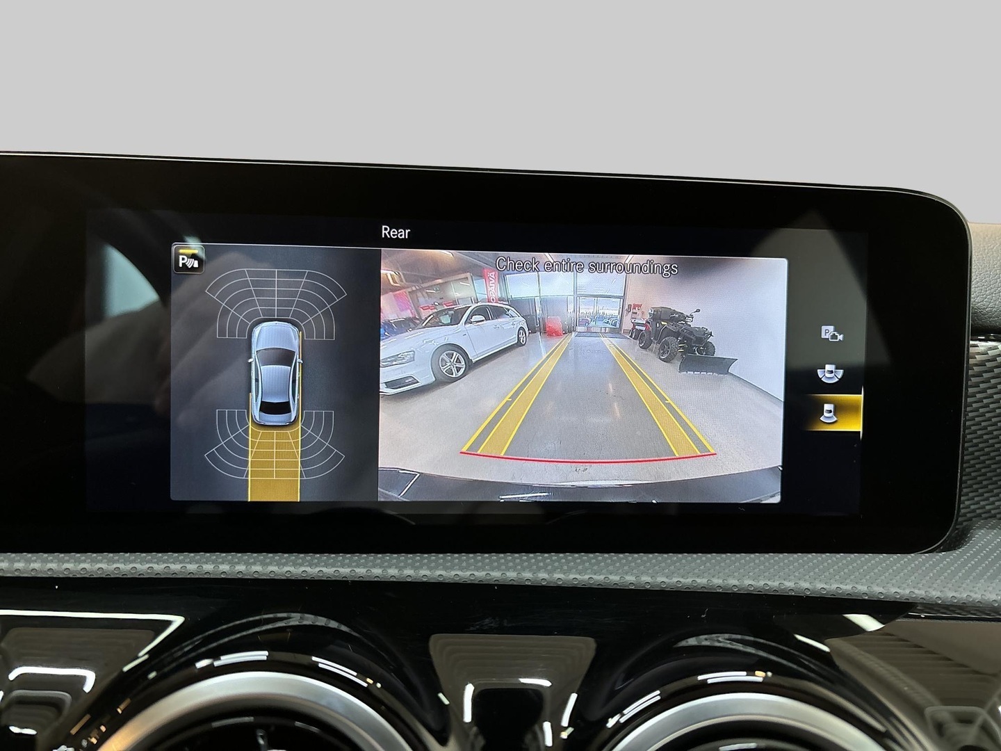 MERCEDES-BENZ A 2022