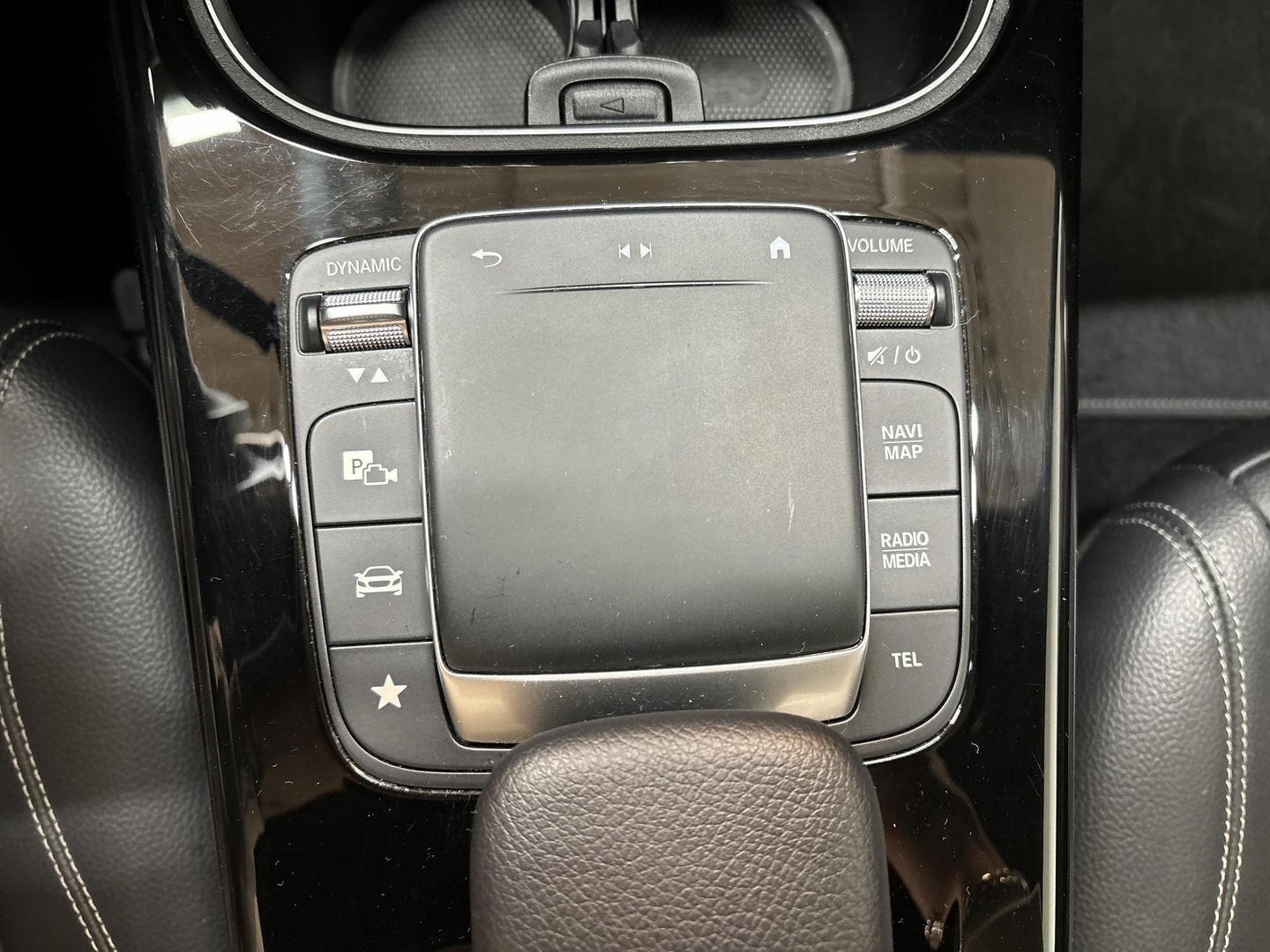 MERCEDES-BENZ A 2022