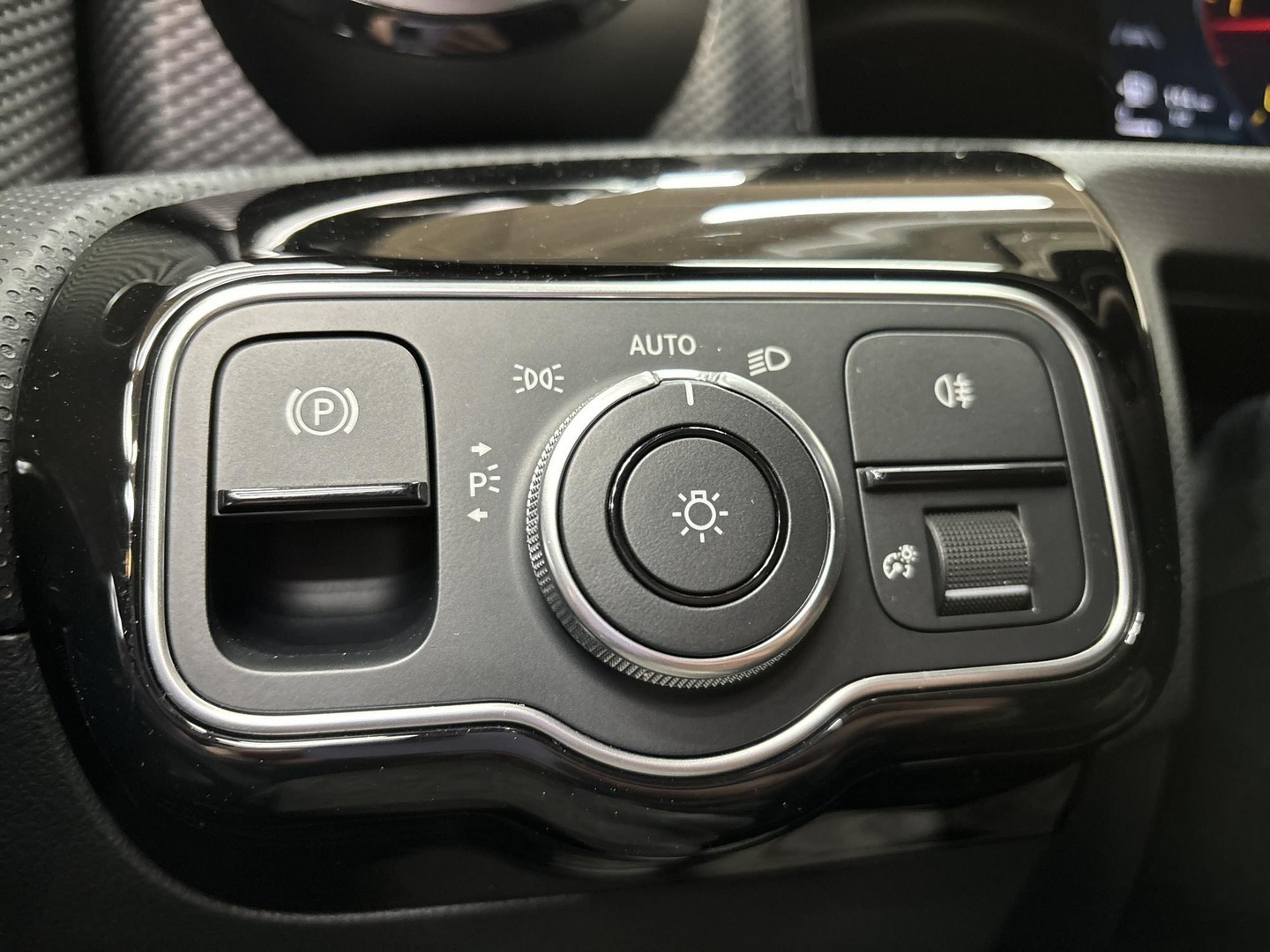 MERCEDES-BENZ A 2022