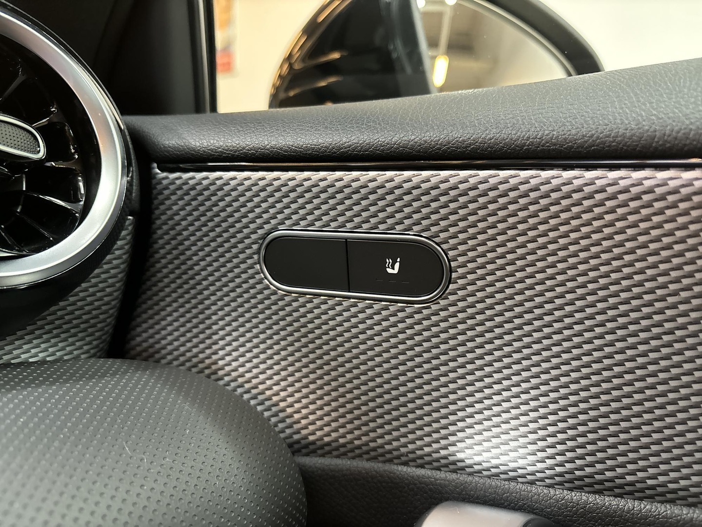 MERCEDES-BENZ A 2022