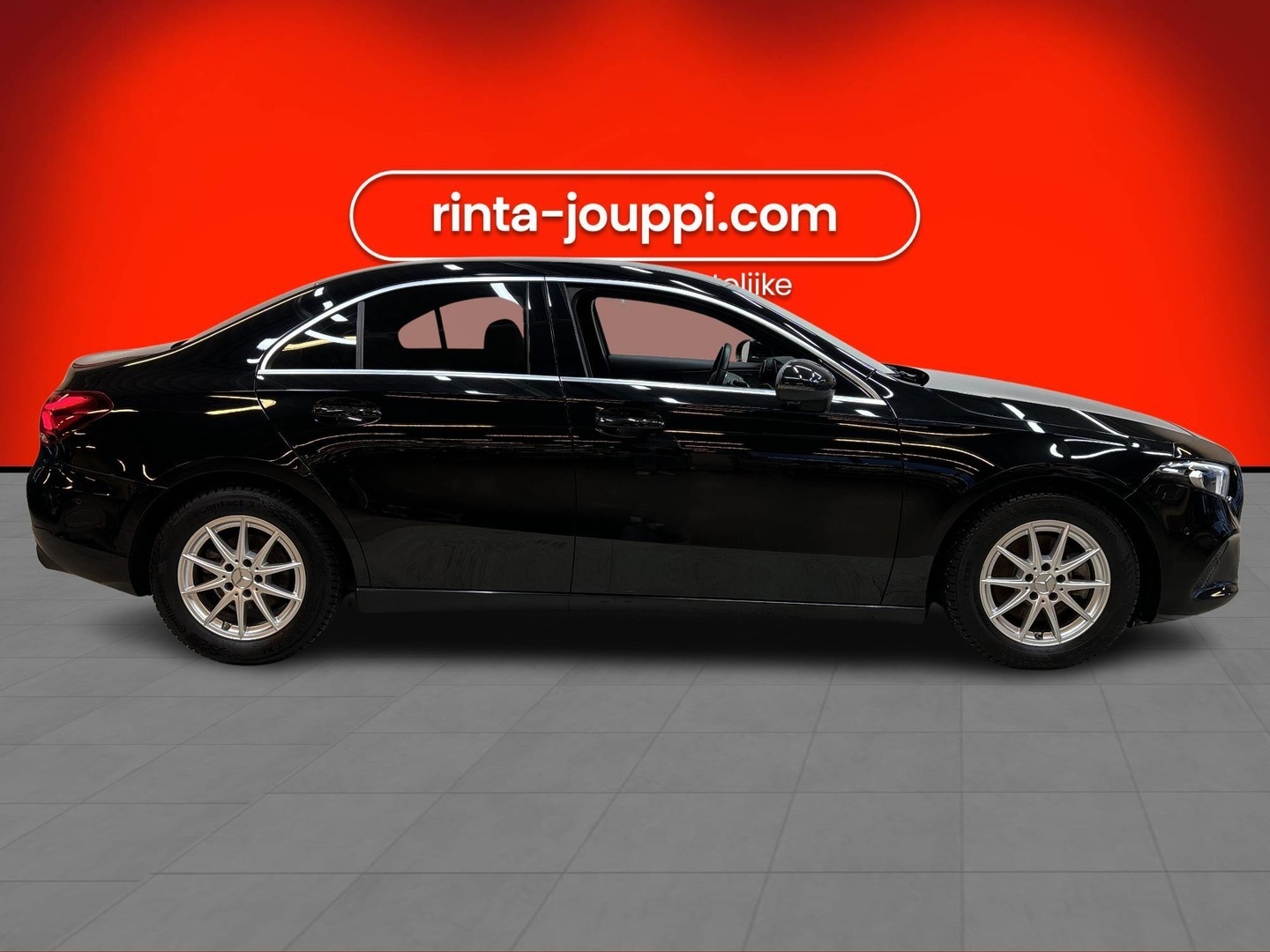 MERCEDES-BENZ A 2022