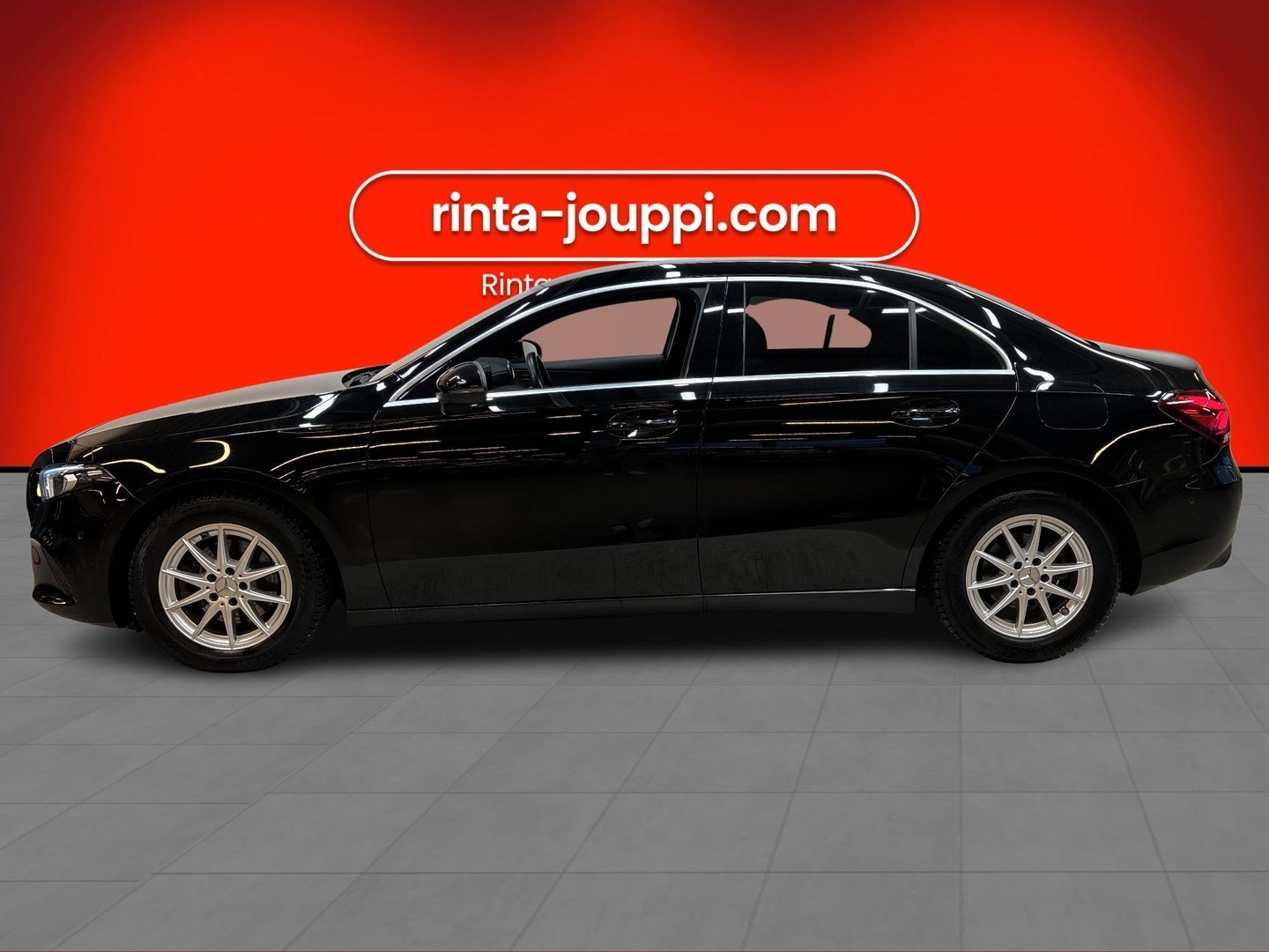 MERCEDES-BENZ A 2022