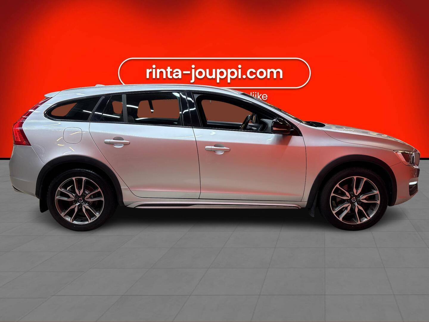 VOLVO V60 Cross Country 2017