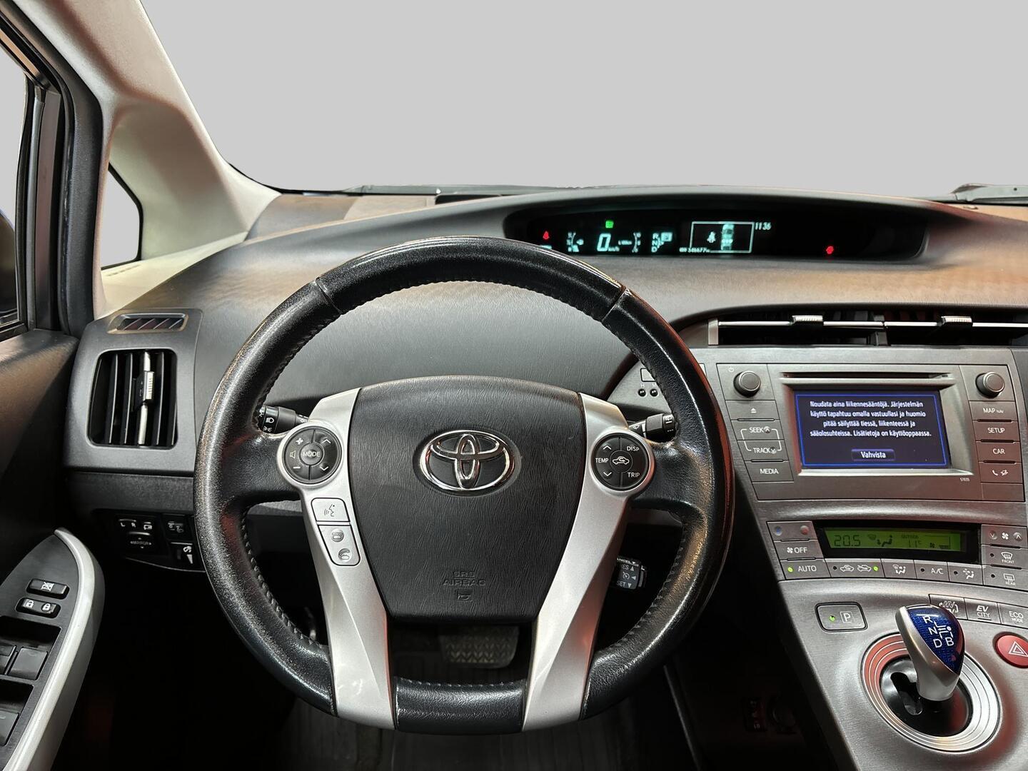 TOYOTA Prius PHEV 2012