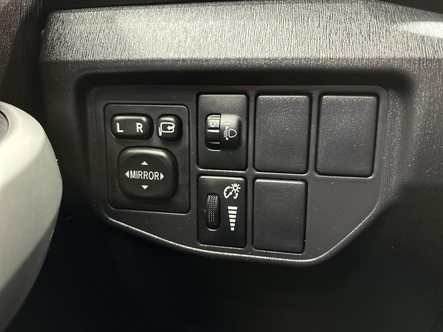 TOYOTA Prius PHEV 2012