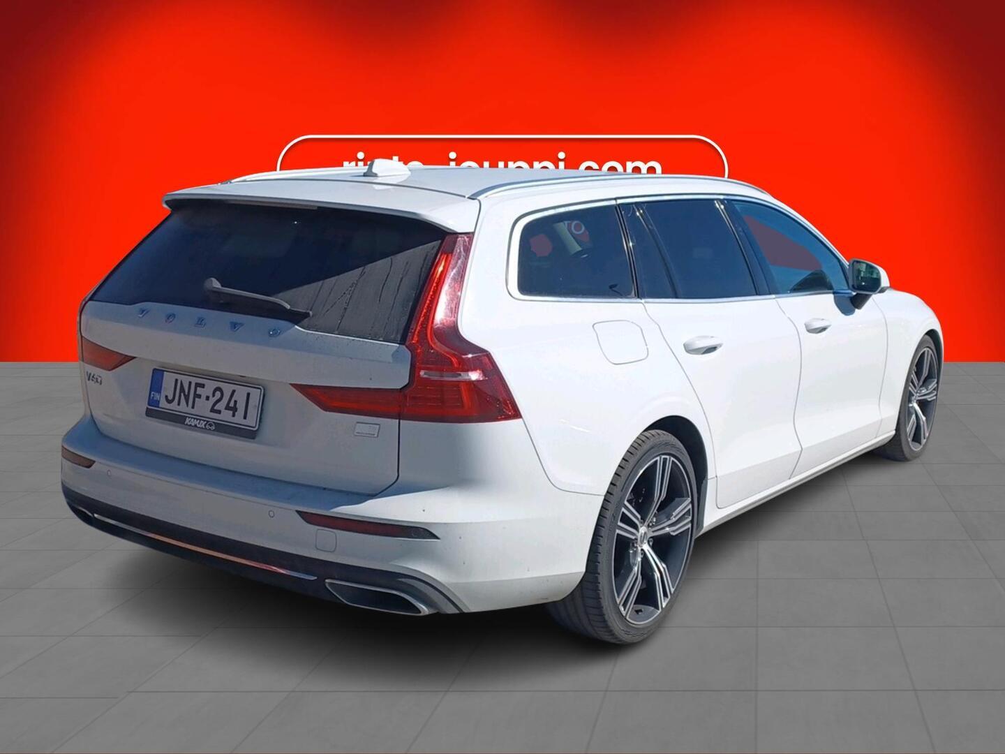 VOLVO V60 2021
