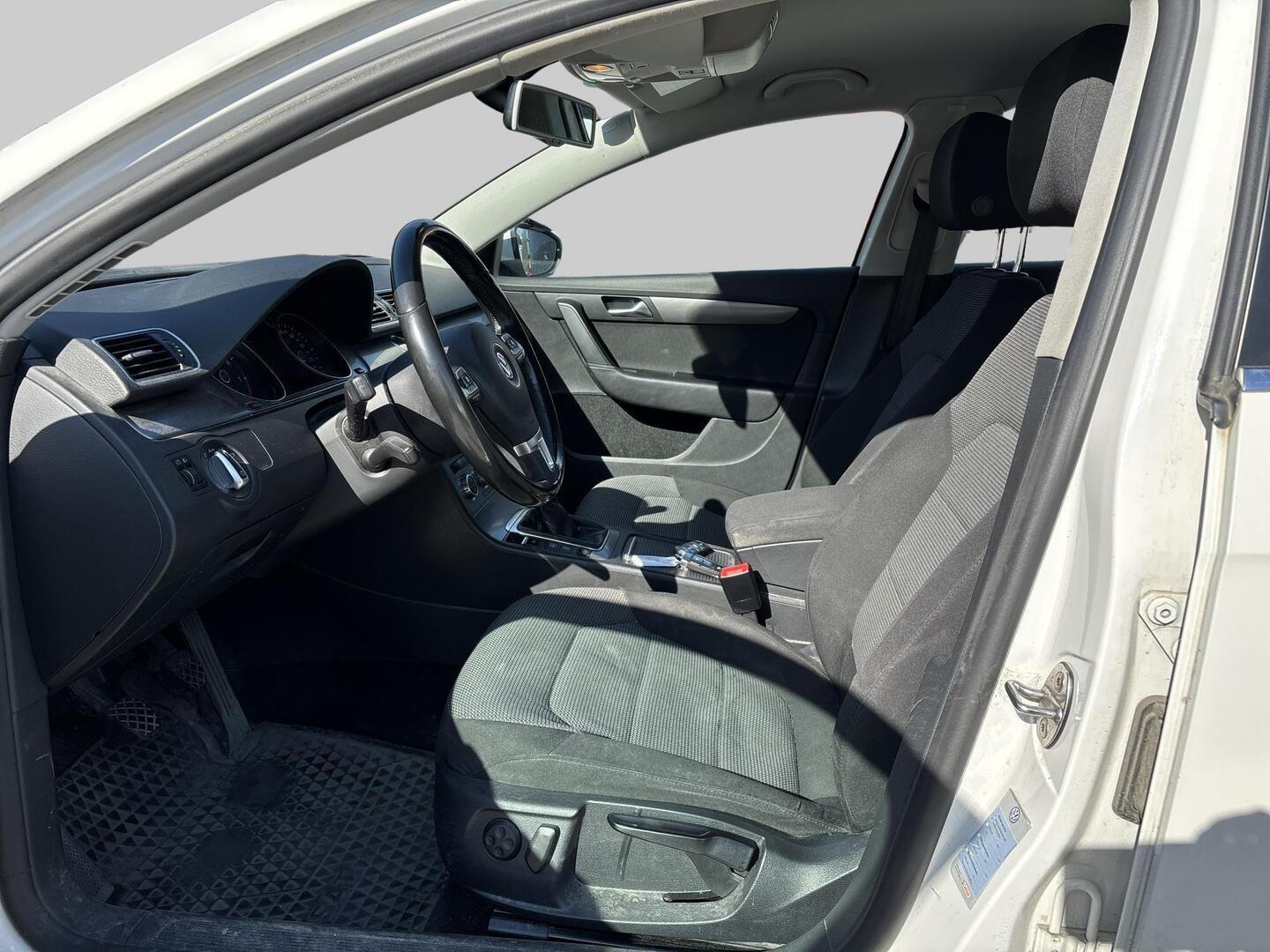 VOLKSWAGEN Passat 2012