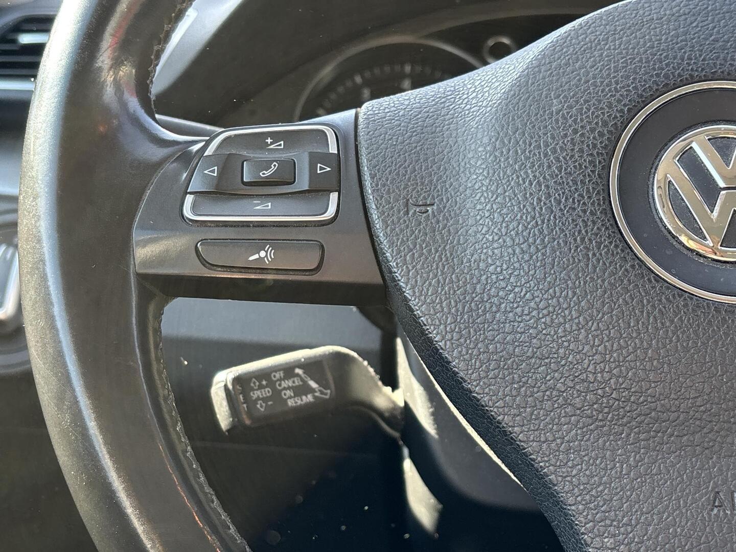 VOLKSWAGEN Passat 2012