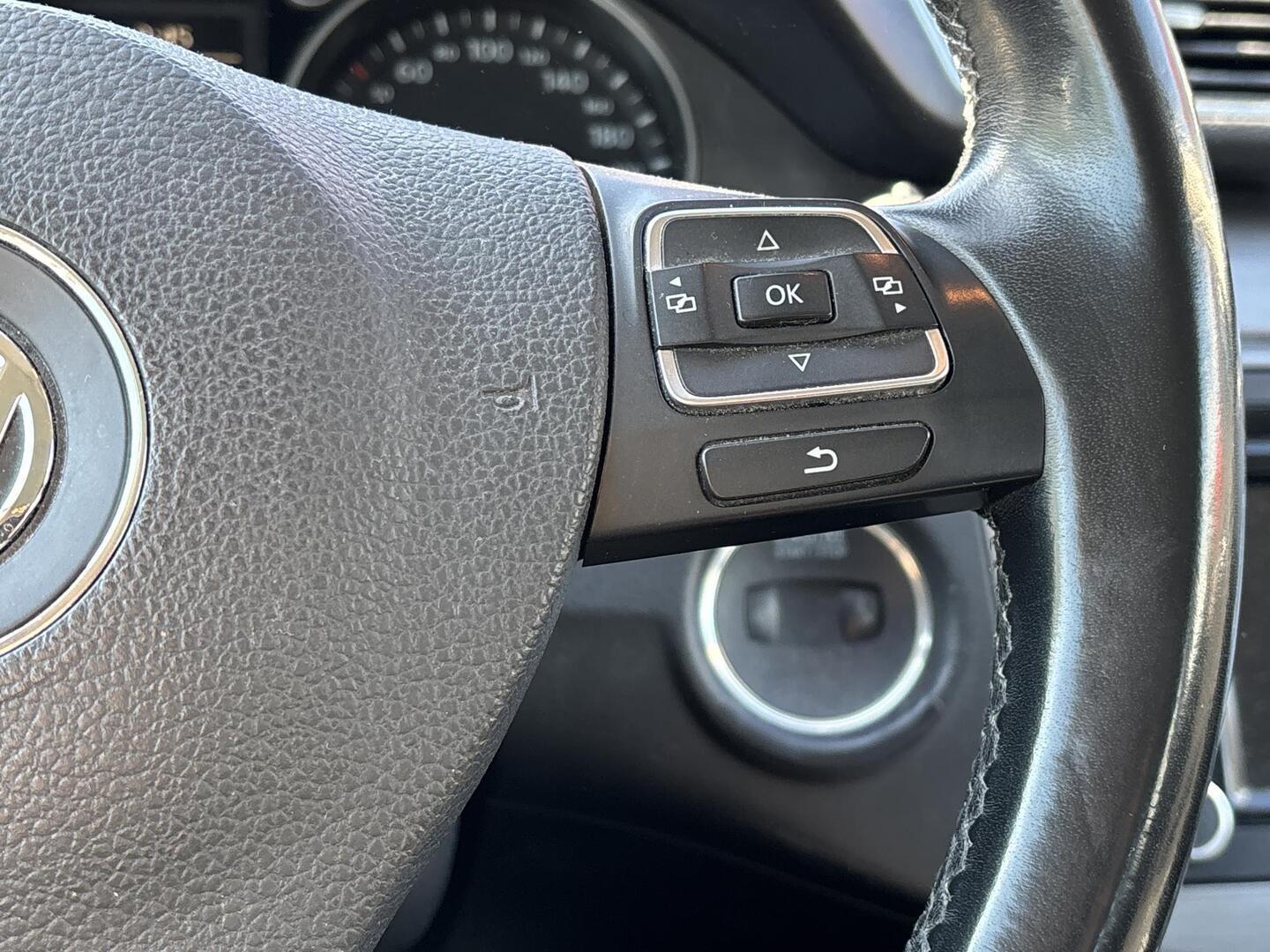 VOLKSWAGEN Passat 2012