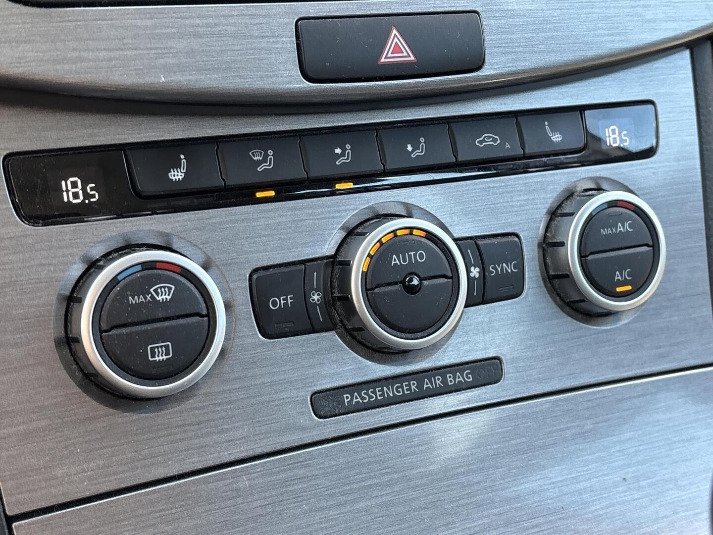 VOLKSWAGEN Passat 2012