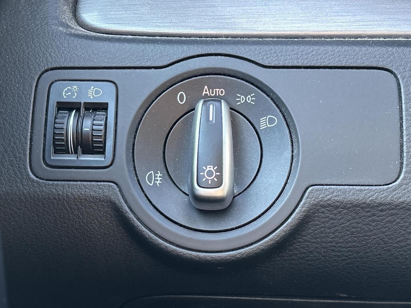 VOLKSWAGEN Passat 2012