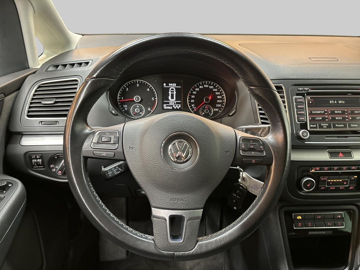 VOLKSWAGEN Sharan 2012