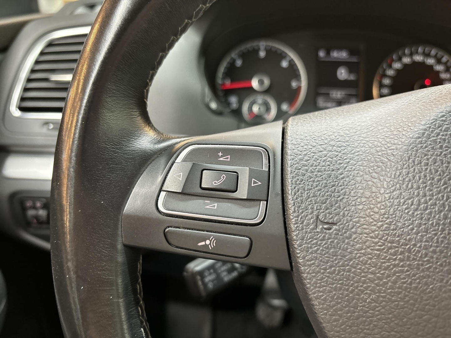 VOLKSWAGEN Sharan 2012