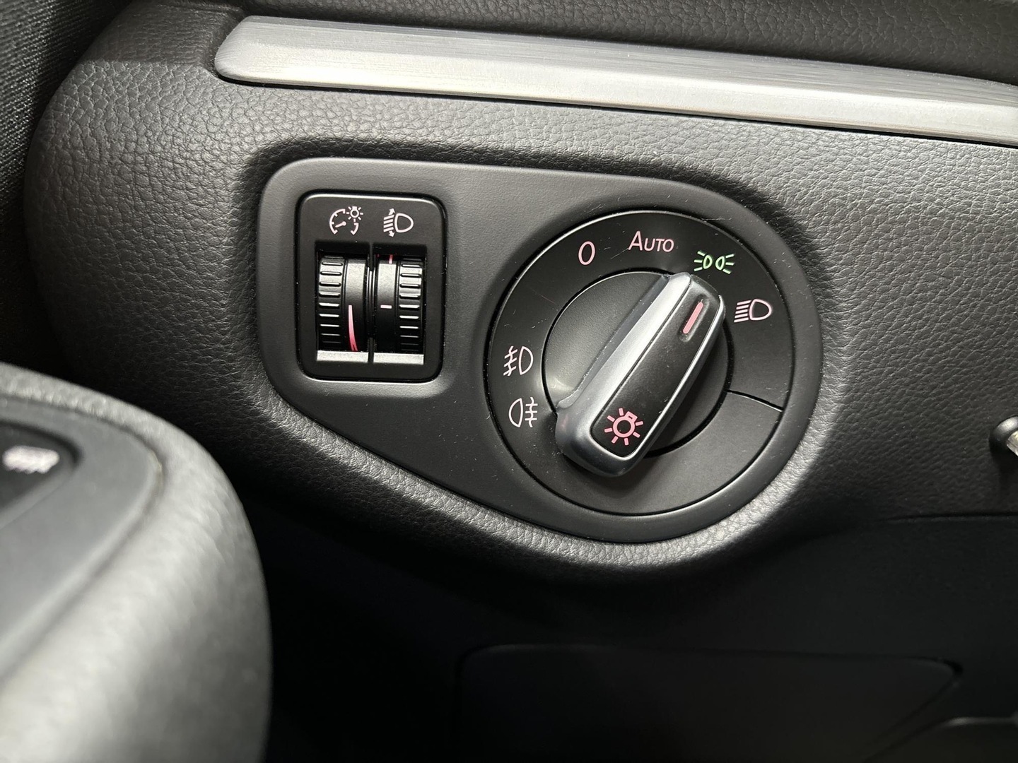 VOLKSWAGEN Sharan 2012