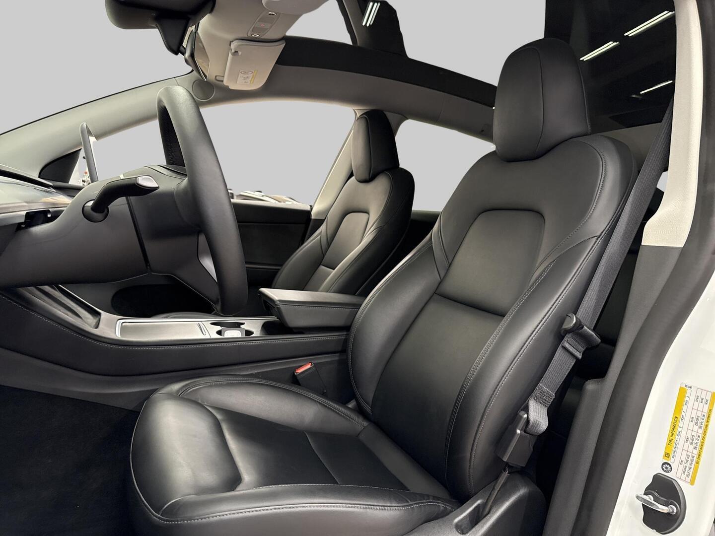 TESLA Model Y 2025