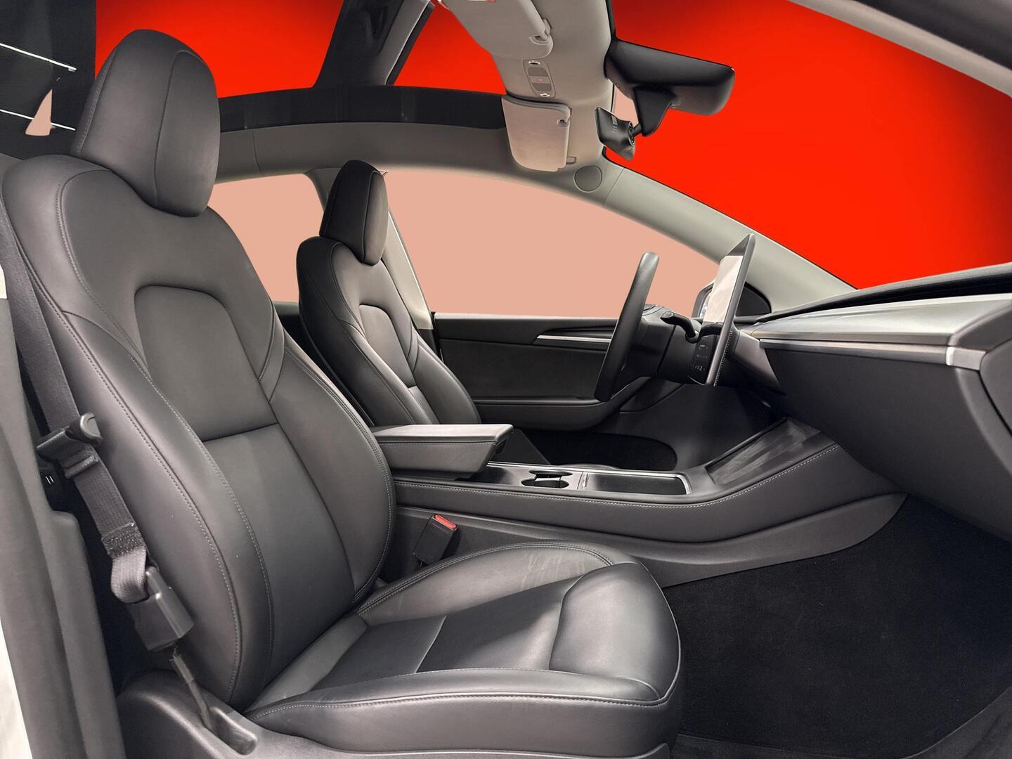 TESLA Model Y 2025