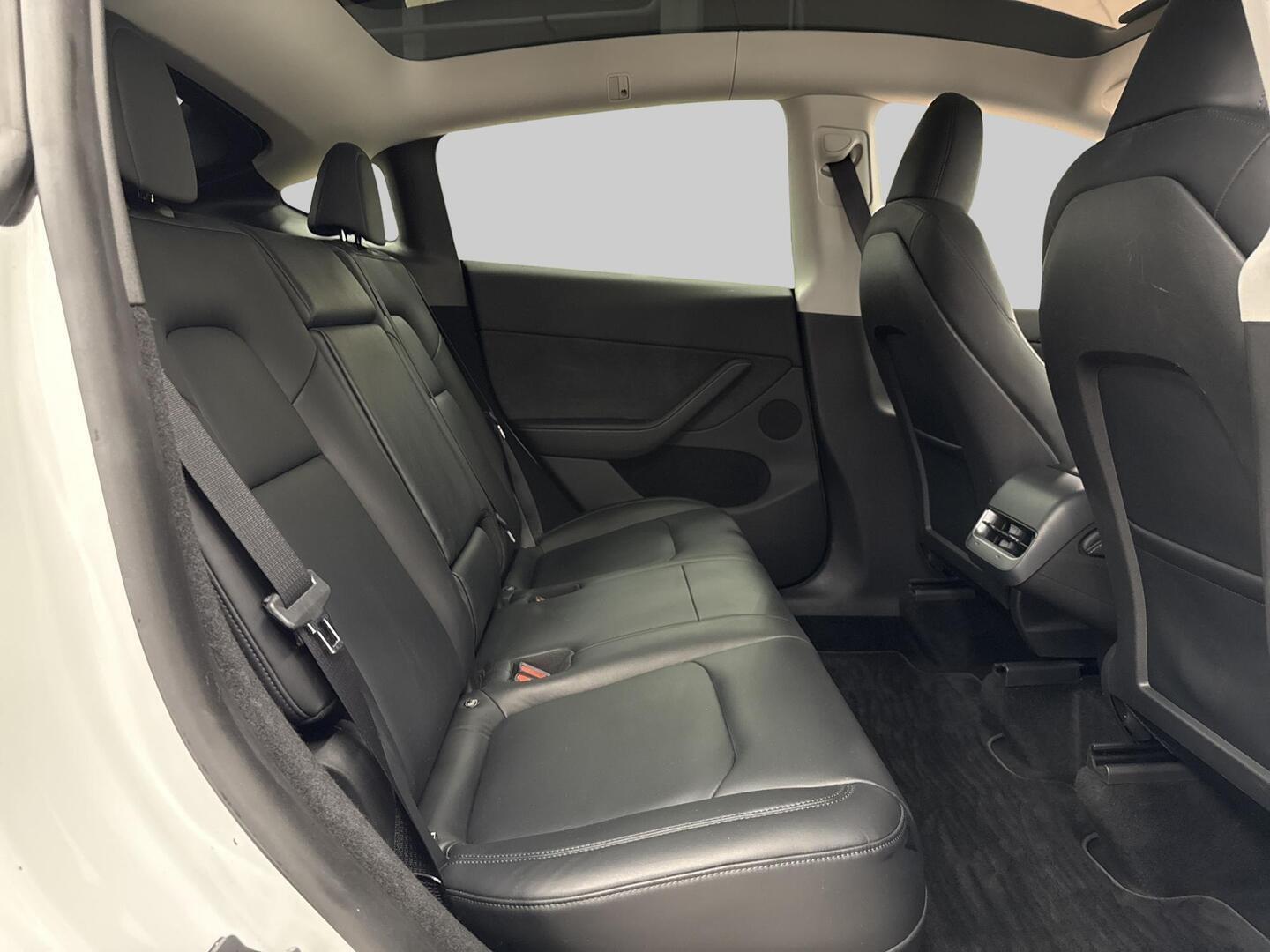 TESLA Model Y 2025