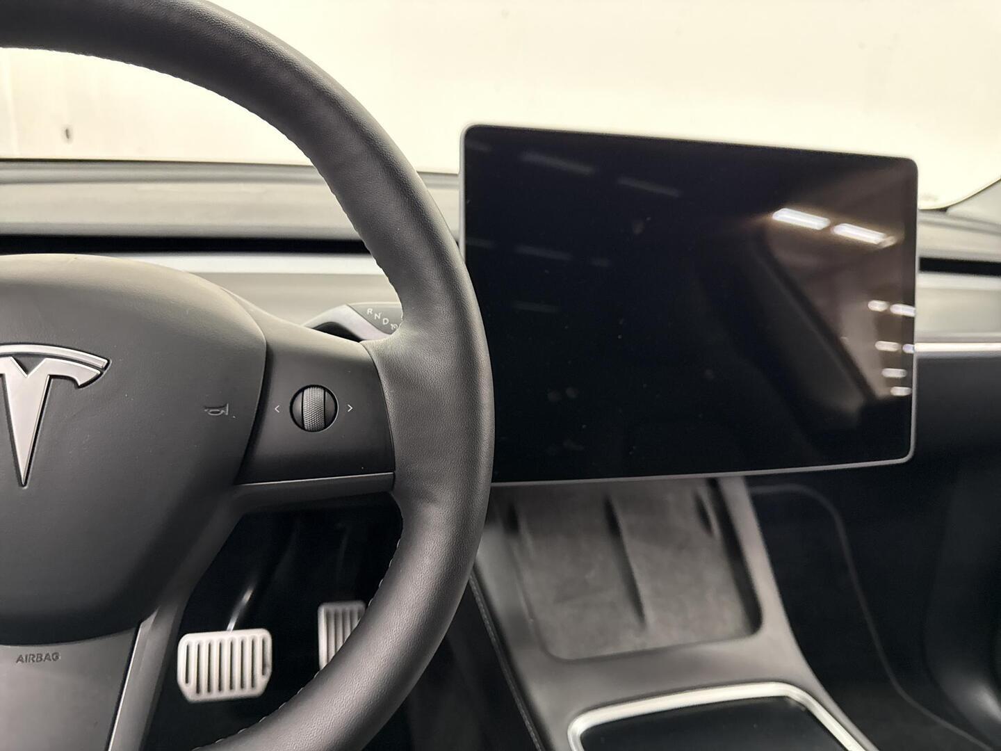 TESLA Model Y 2025