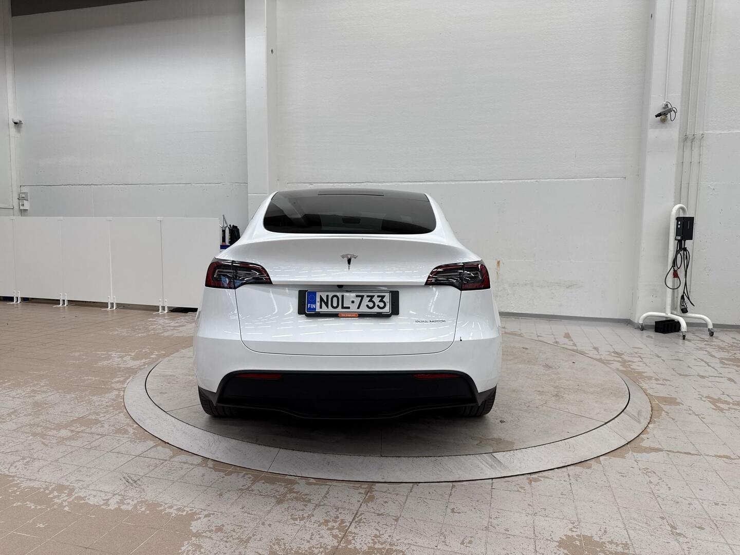 TESLA Model Y 2025